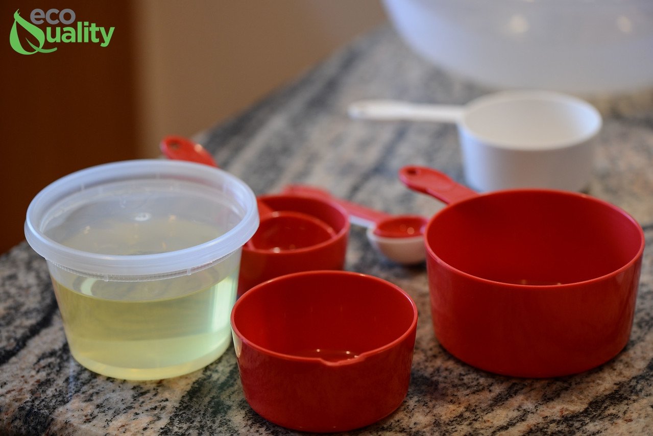 Premium Heavy Duty Food Storage Containers with Lids - Leakproof & Airtight Deli Containers for Soup, Meal Prep, Takeout - Stackable, Microwave & Dishwasher Safe, BPA Free (32-Pack, Round, 240 oz) - Ideal for Home Kitchen, Restaurant, Catering & Bulk Food Storage