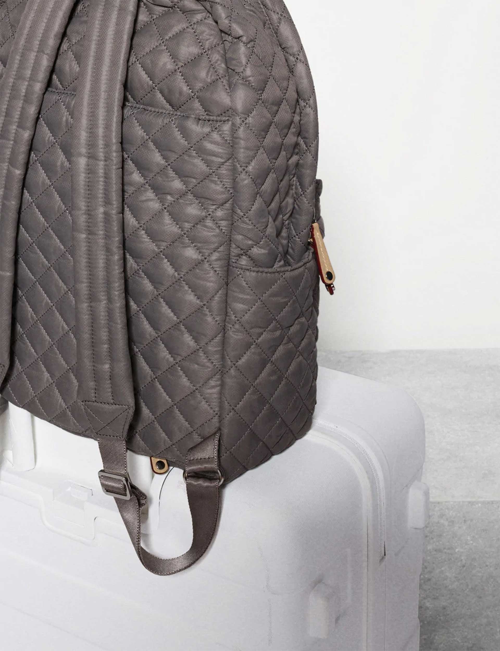 Metro Backpack Deluxe with Magnetic Closure - Stylish & Durable Laptop Backpack for Work, Travel & College - Perfect for Commuters, Students & Professionals