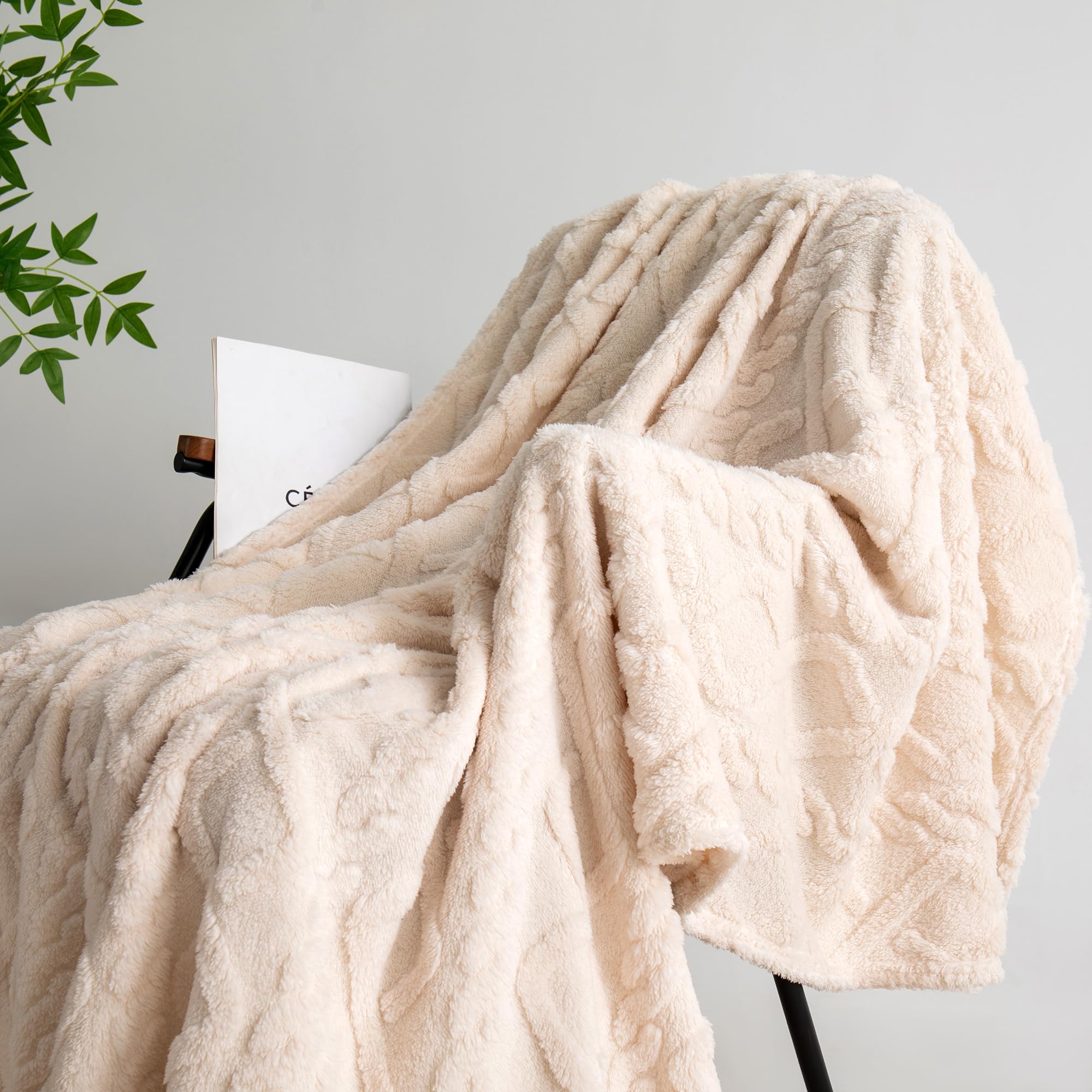 QSTEHEML Super Soft Fleece Throw Blanket - Cozy Warm Flannel Blanket for Kids & Toddlers, Thick Lightweight Decorative Travel Blanket for Couch, Sofa, Bed - Perfect for Home, Office & Travel - White, 30