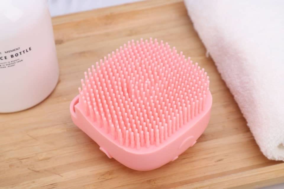 TICSER® Silicone Body Brush - Exfoliating Bath Brush for Deep Skin Cleansing & Massage, Dead Skin Removal for Men & Women (Multicolor, Pack of 1) | Perfect for Shower, Spa & Dry Brushing Therapy