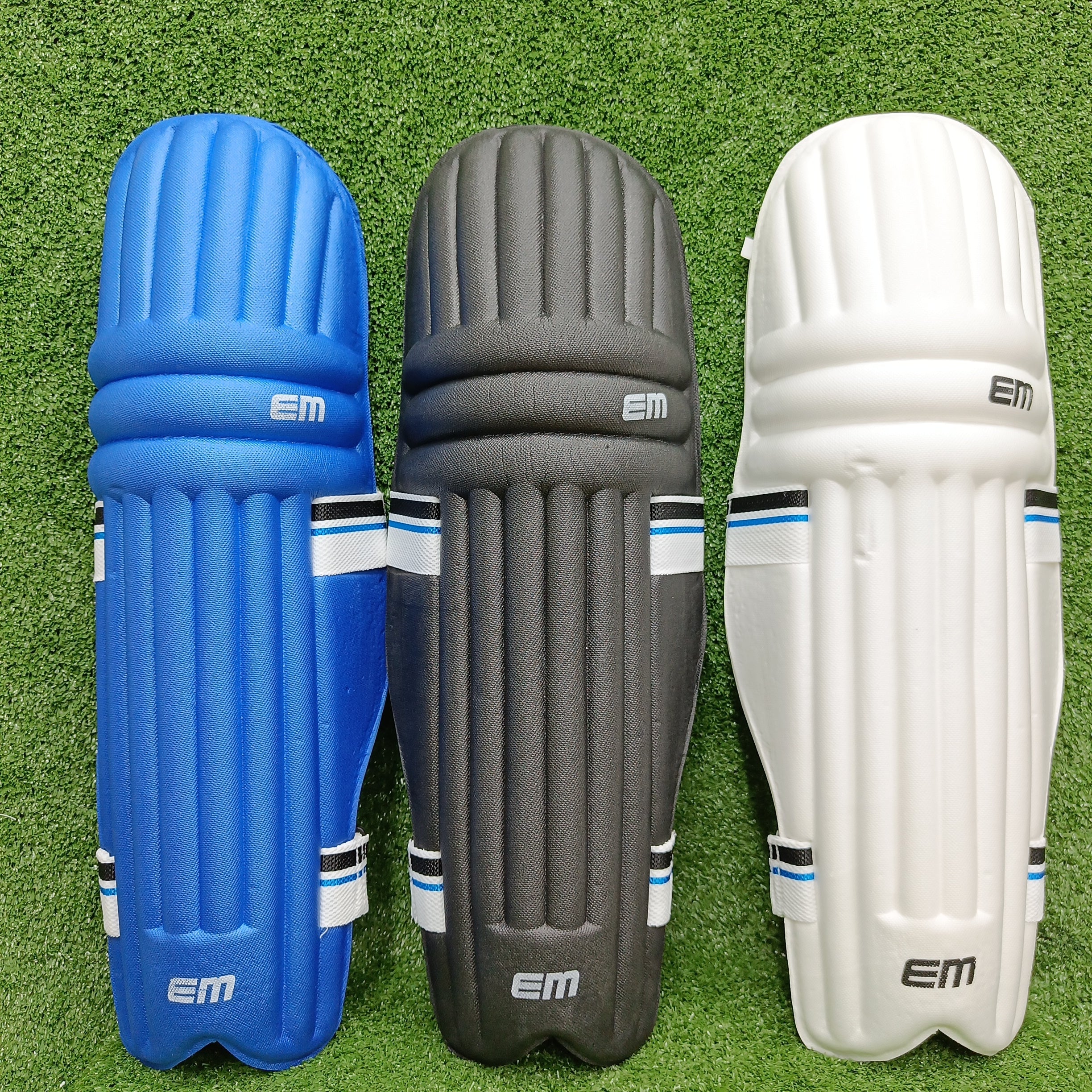 EM Maxxum 4.0 Junior Youth Cricket Batting Pads - Lightweight Protective Leg Guards for Young Players - Perfect for Practice, Matches & Training Sessions