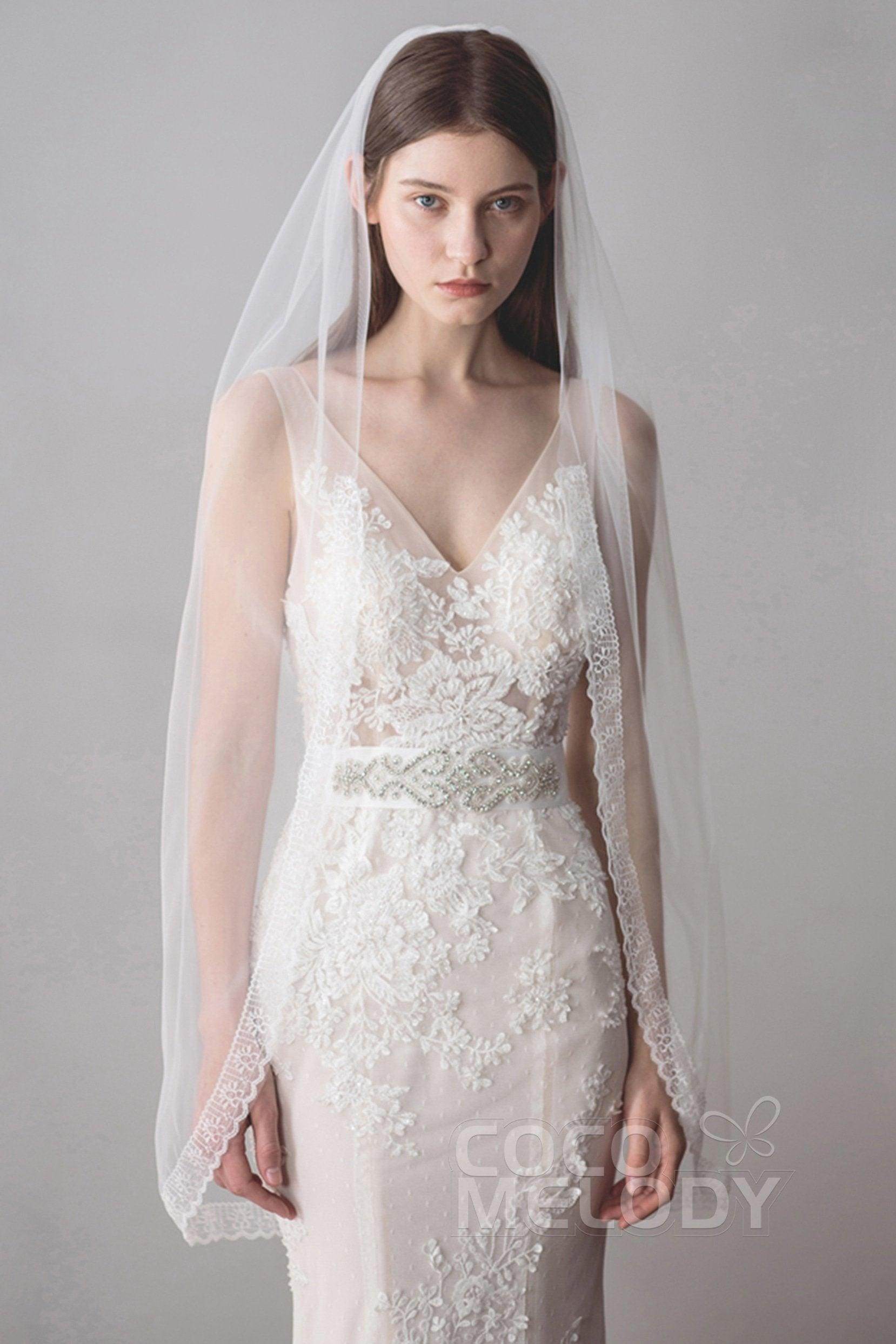 Elegant One-Tier Lace Edge Tulle Bridal Veil with Hip Appliques - Perfect for Weddings, Bridal Showers & Romantic Photo Shoots (Style AV18026)