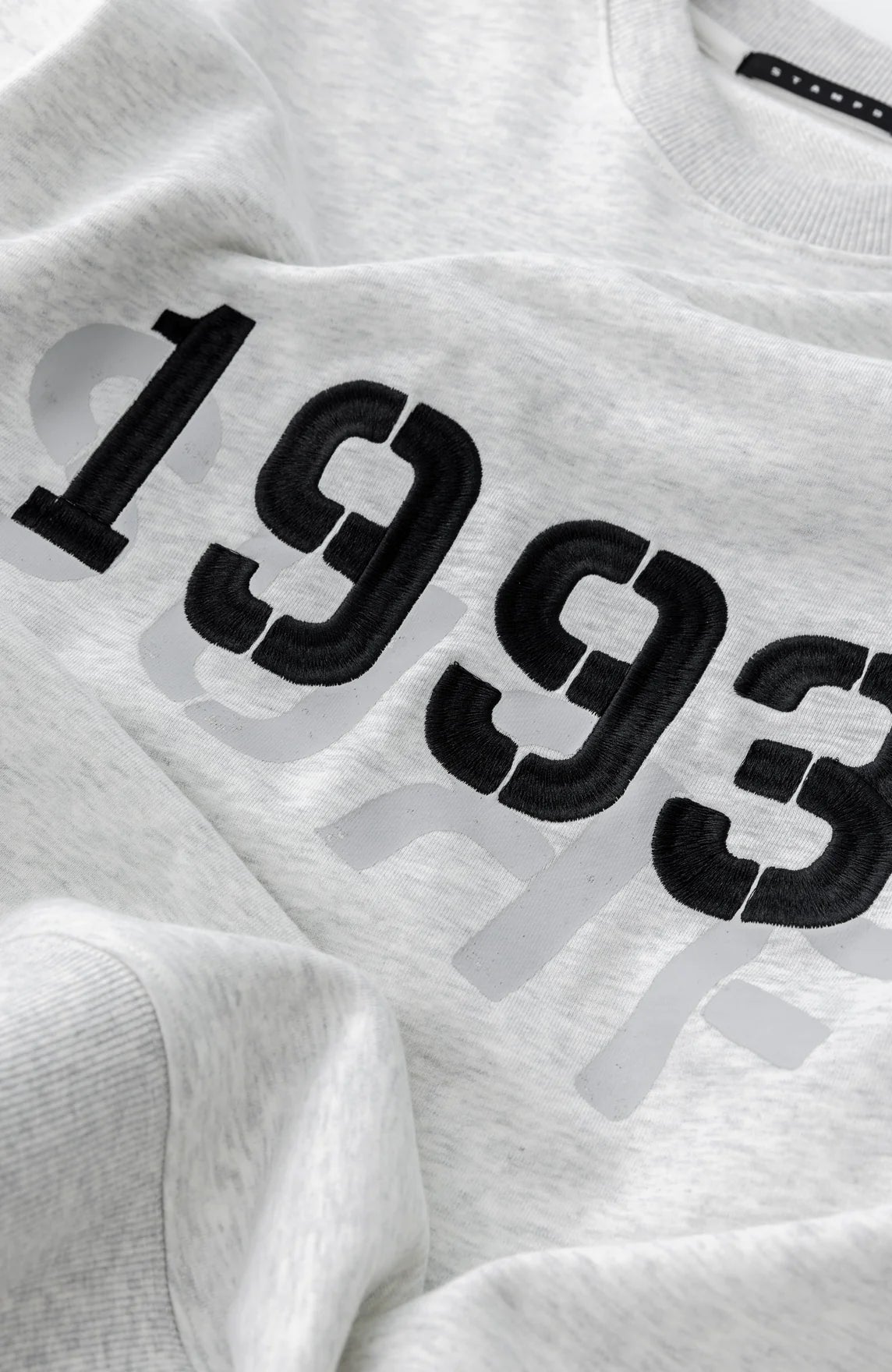 1993 Vintage Grey Crewneck Sweatshirt - Men's Casual Retro Pullover for Streetwear & Everyday Comfort