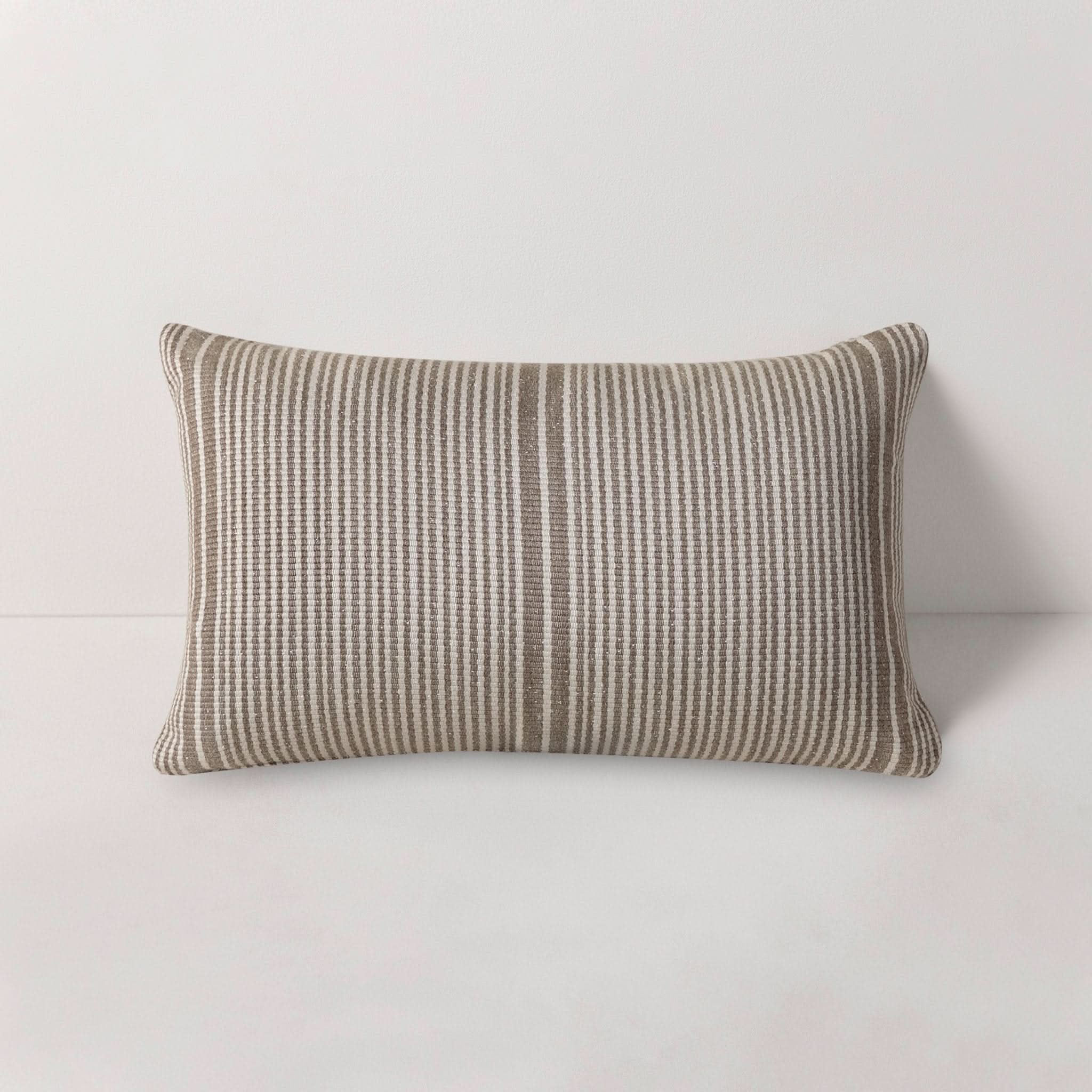 Bateau Cocoon Throw Pillow - Soft & Stylish Decorative Cushion for Sofa, Bed, or Living Room - Perfect for Home Decor & Cozy Comfort