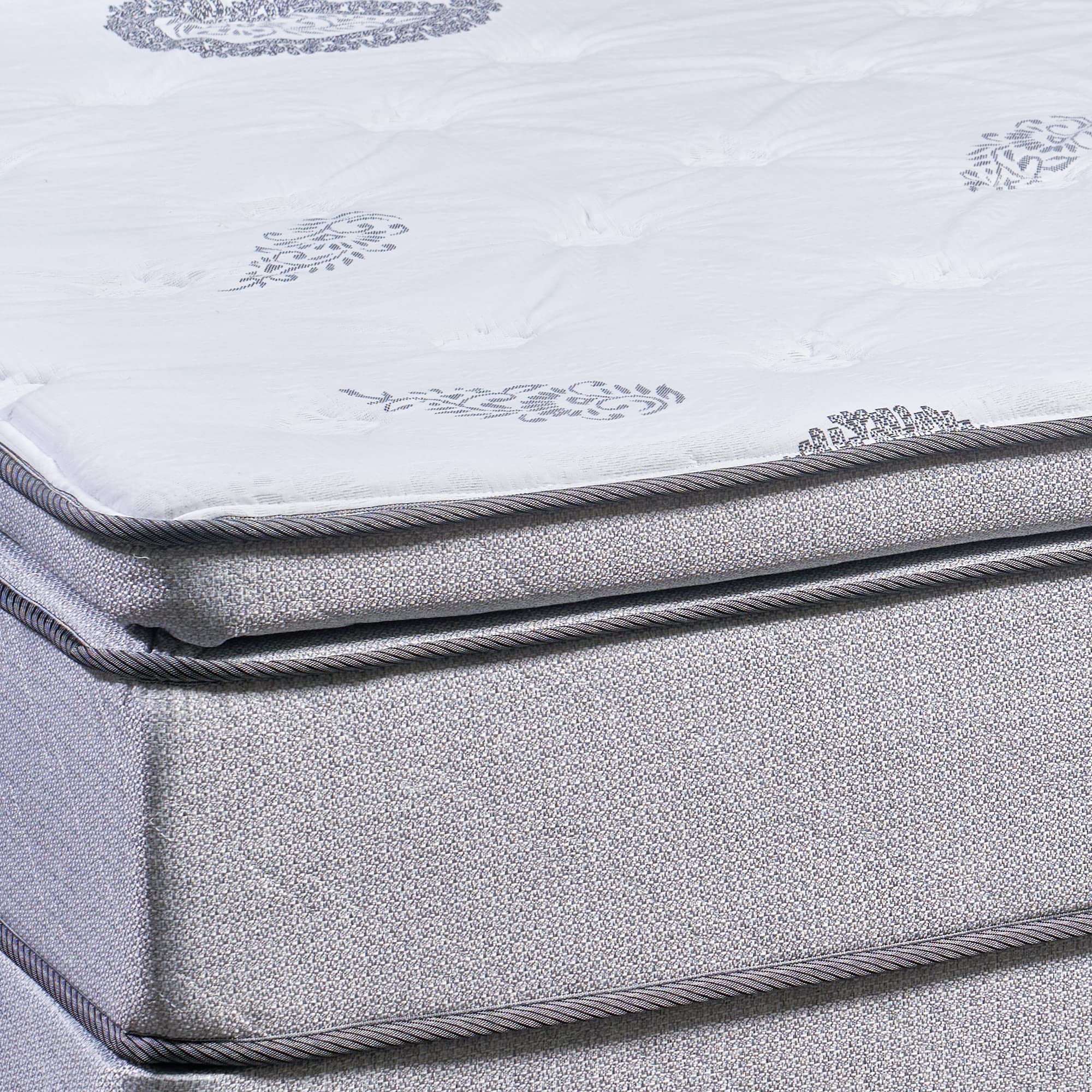 Treaton 13-Inch Medium Plush Foam Encased Hybrid Pillowtop Innerspring Mattress & 8