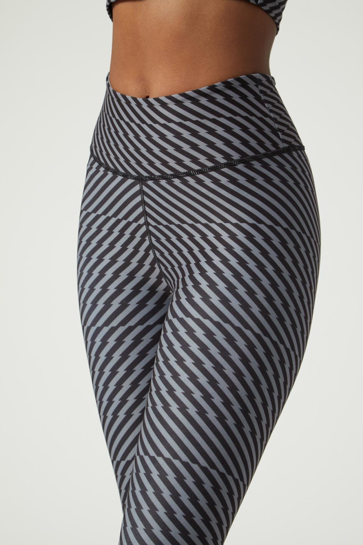 High Waist Reversible Leggings with Zig Zag Design - Comfortable Workout & Yoga Pants for Women - Perfect for Gym, Running, and Lounge Wear