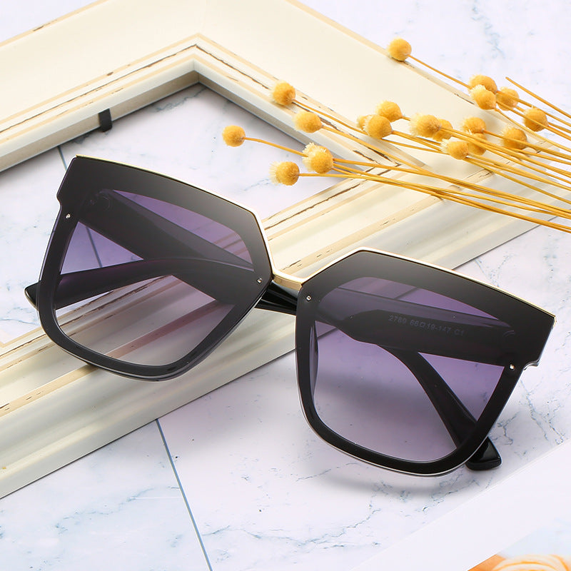 Stylish Metal Frame Sunglasses for Men & Women - Trendy UV Protection Shades for Outdoor, Driving & Fashion
