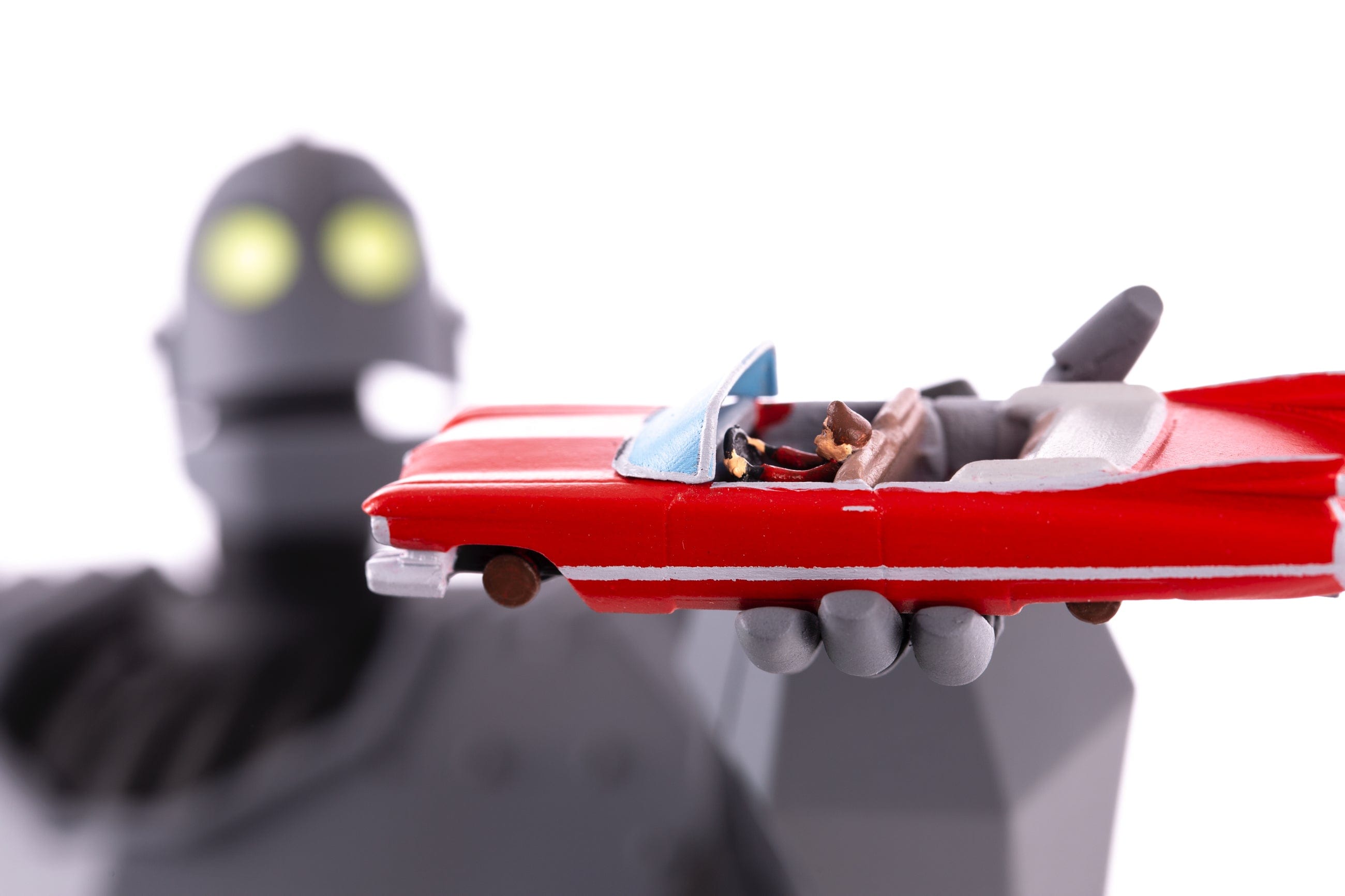 Iron Giant MONDO MECHA Collectible Action Figure - Limited Edition Robot Toy for Display & Gifts - Perfect for Anime Fans, Sci-Fi Decor & Movie Memorabilia Collections