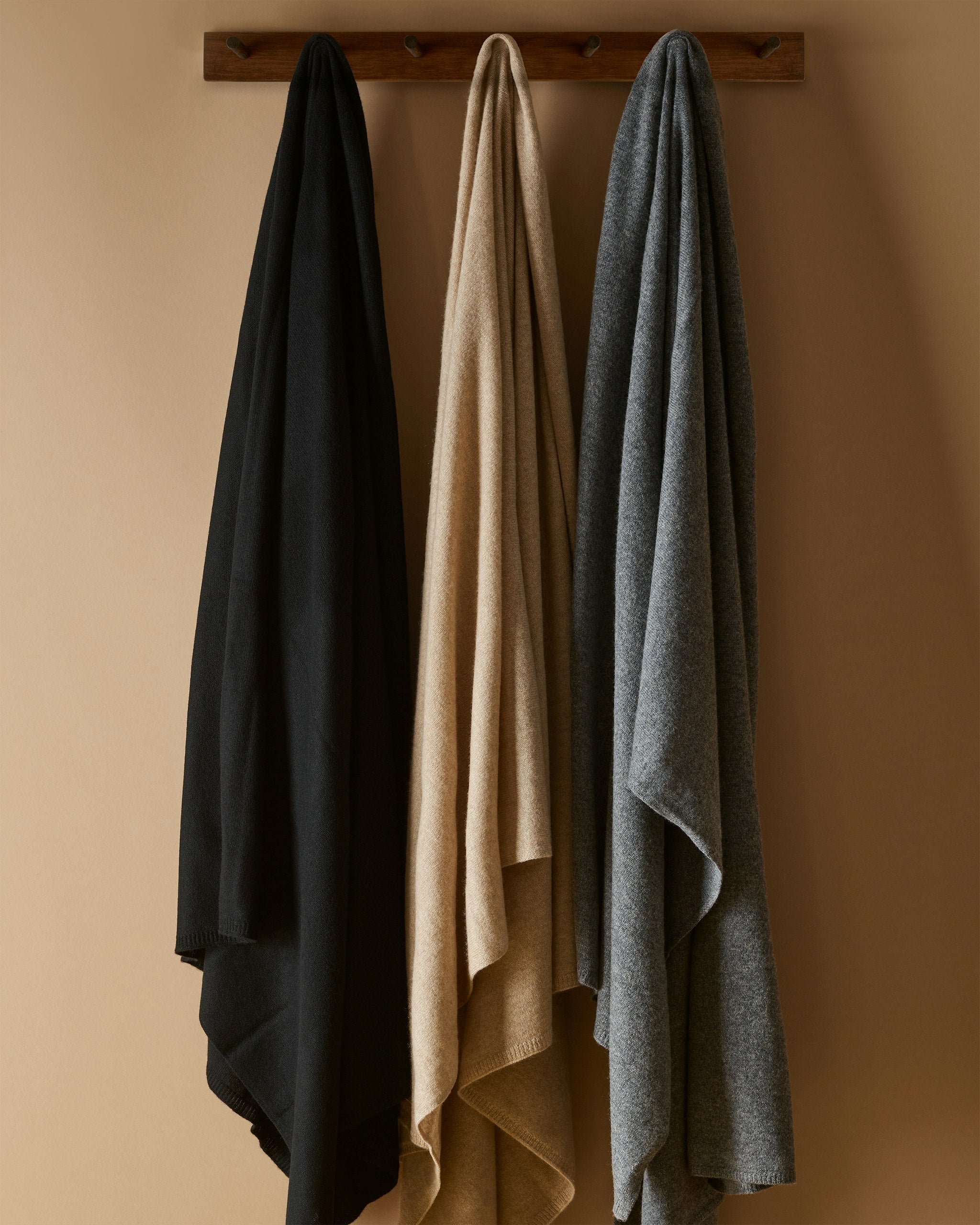 Luxury Women's Cashmere Wrap Shawl - Soft & Warm Camel Color - Perfect for Winter, Travel & Office Wear