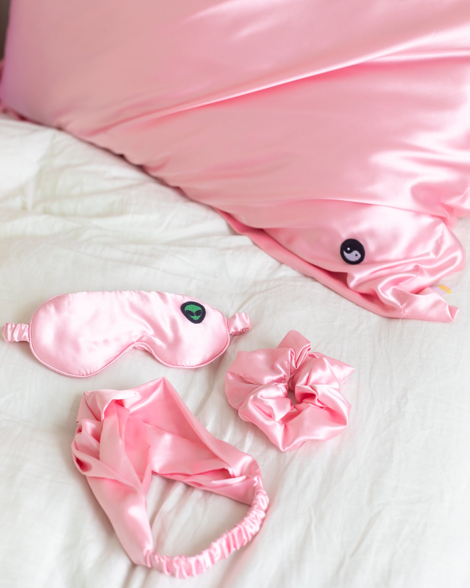 Bonne Nuit Beauty Satin Sleep Set - Luxurious Satin Pajama Set for Women | Perfect for Nighttime Relaxation & Gift Giving