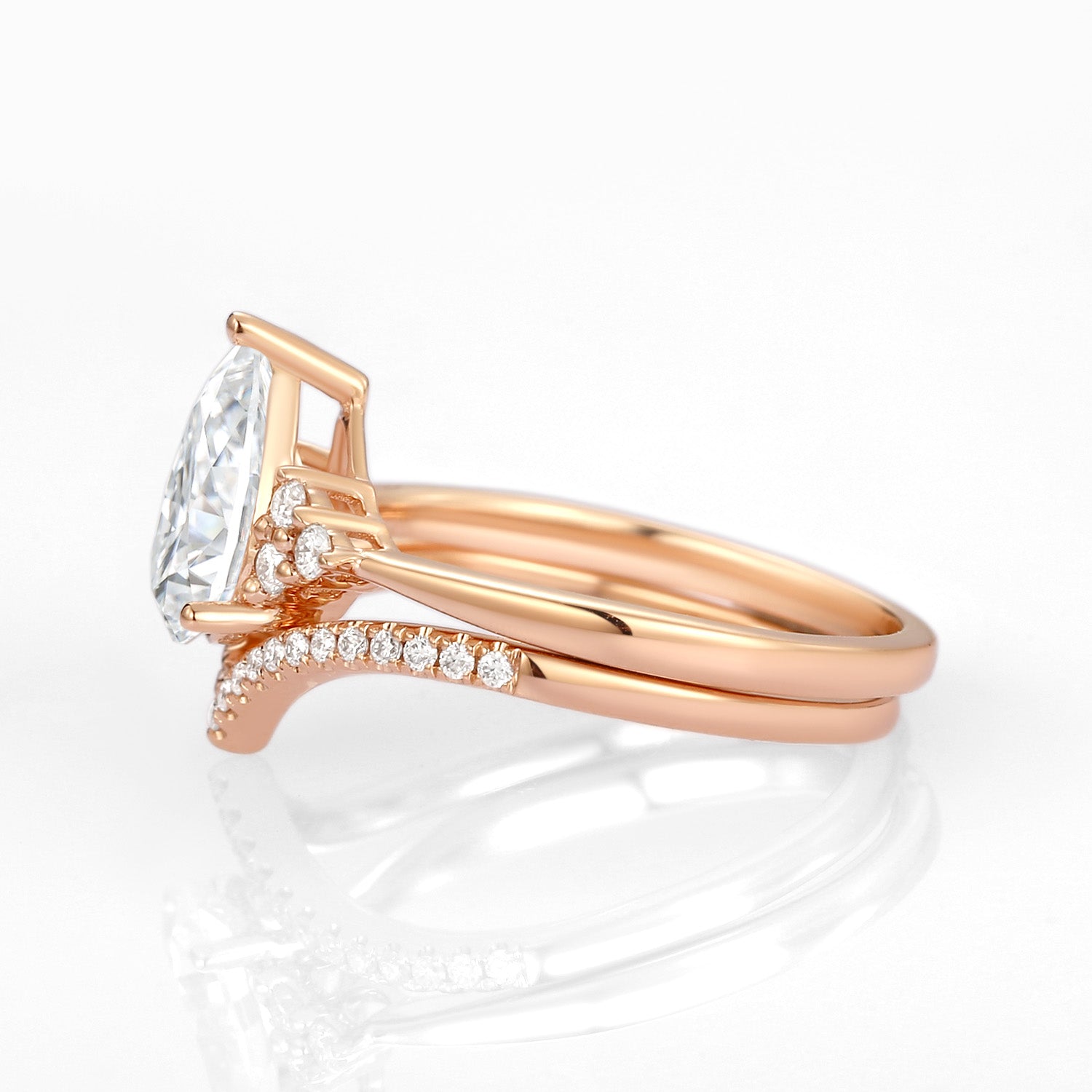 Pear Shaped Moissanite Chevron Rose Gold Ring Set - 2 Piece Wedding Band & Engagement Ring for Women - Perfect for Proposals, Anniversaries & Bridal Jewelry