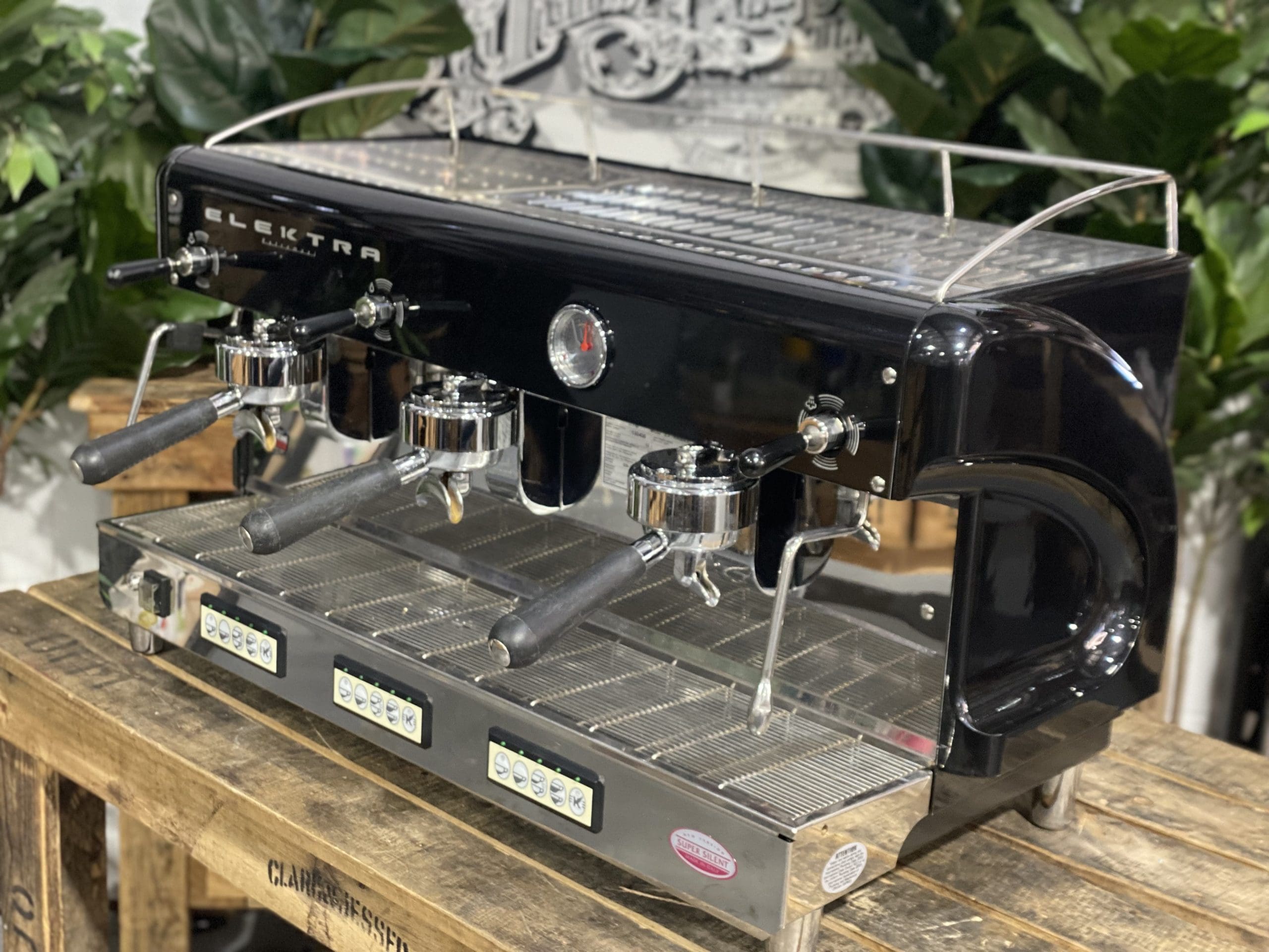 Elektra Maxi 3 Group Commercial Espresso Machine - Black | Professional Coffee Maker for Cafes, Restaurants & Coffee Shops | Perfect for High-Volume Brewing & Latte Art
