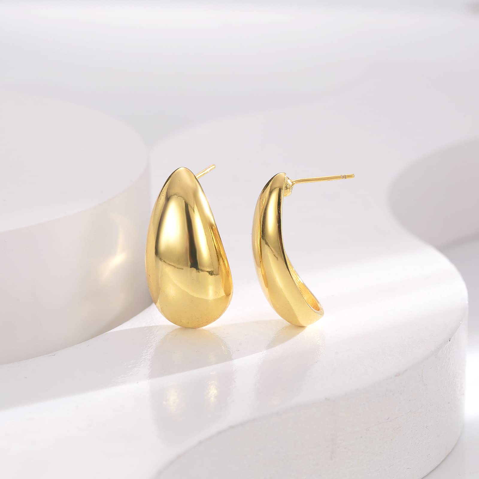 8YEARS Chunky Gold Hoop Earrings for Women - 18K Gold Plated Lightweight Hollow Drop Hoops, Hypoallergenic Trendy Jewelry | Perfect for Everyday Wear, Parties & Gift Giving