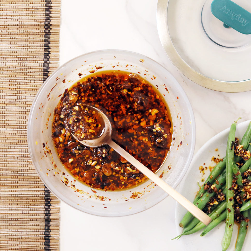 Spicy Chili Crisp Sauce - Hot & Flavorful Chinese Condiment for Noodles, Dumplings & Stir-Fry | Premium Gourmet Chili Oil with Crunchy Texture
