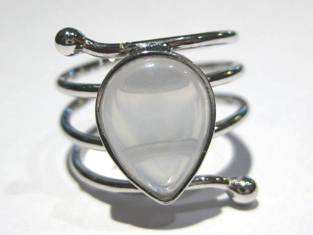 Quartz Ring for Women & Men - Elegant Crystal Healing Jewelry for Everyday Wear, Meditation & Energy Balance