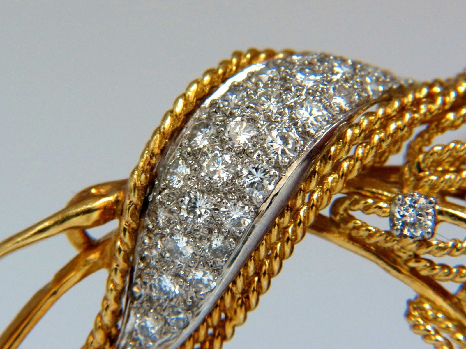 10.00ct Diamond Raised Rope Twist 3D Deco Bundle Pin Brooch in 18K Gold - Elegant Jewelry for Weddings, Parties & Special Occasions
