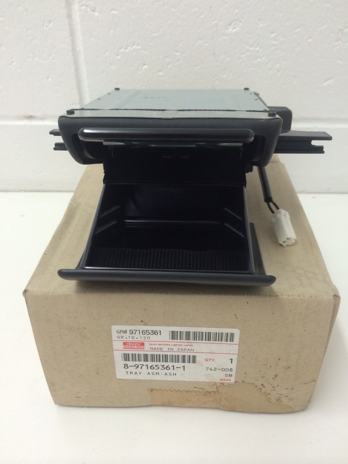 Holden Jackaroo Dashboard Ashtray Assembly Replacement - OEM Quality Car Accessory for Clean & Organized Vehicle Interior | Perfect for Smokers & Car Enthusiasts