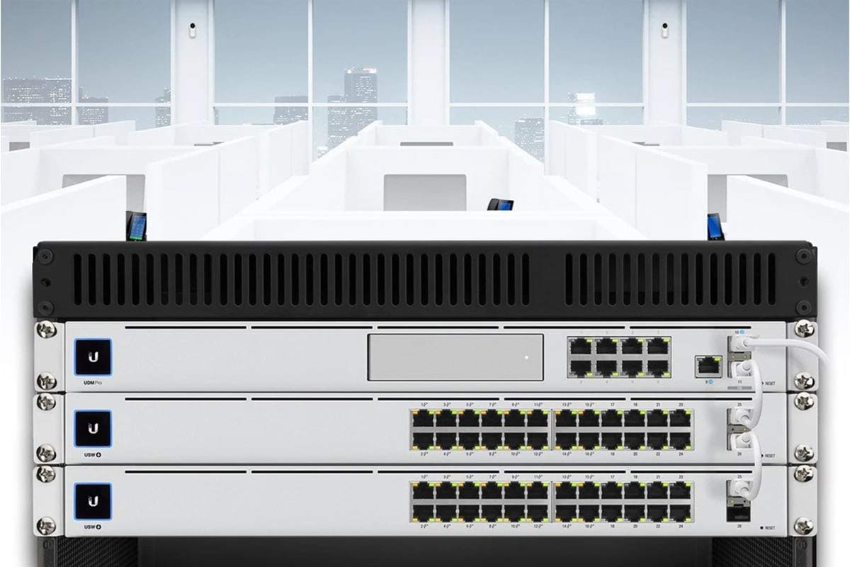 Ubiquiti USW-24-POE 24-Port Gigabit PoE+ Switch with 250W Power Budget | Network Switch for Home Office, Small Business & Smart Home Devices