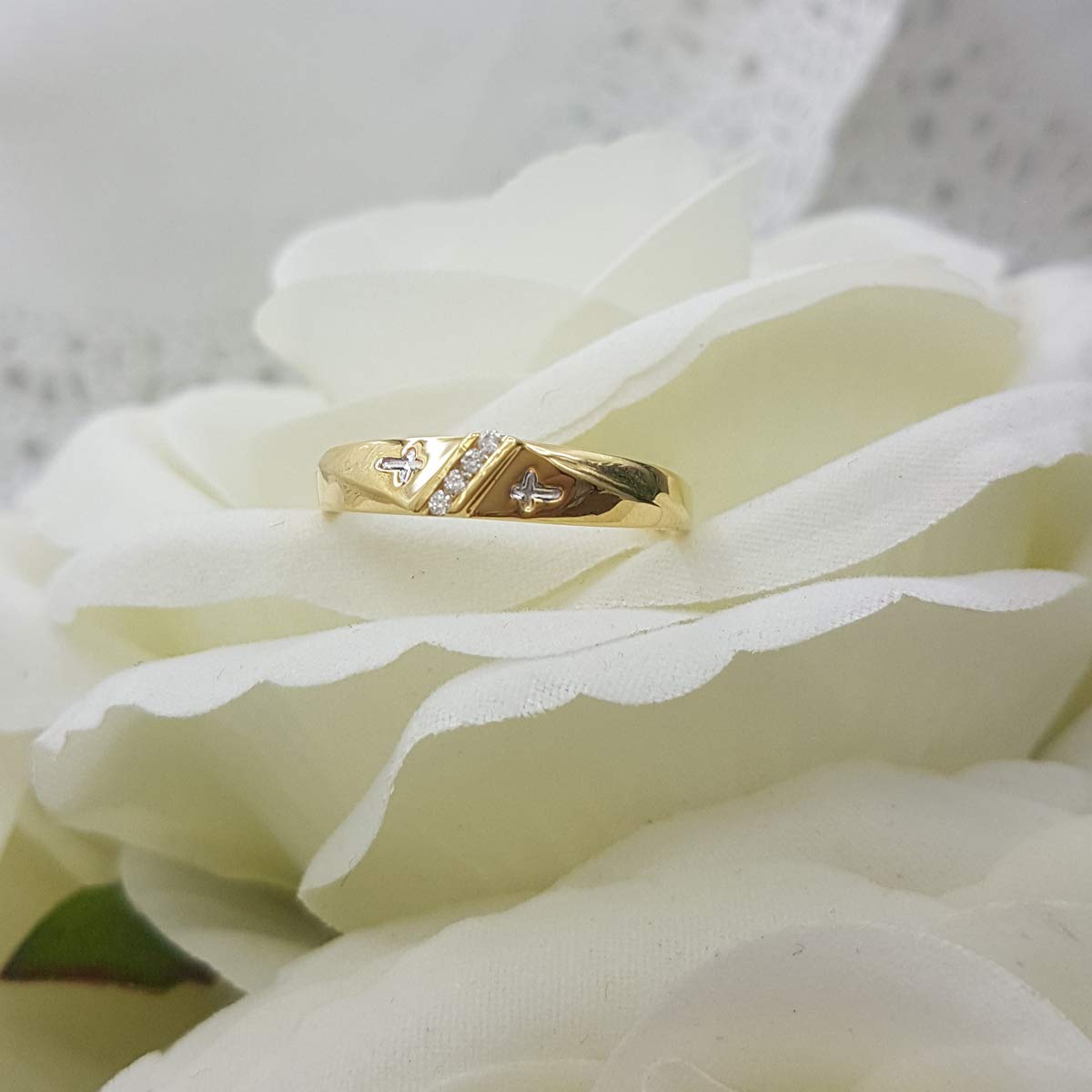 Dazzlingrock Collection 10kt Yellow Gold Men's Round Diamond Single Row Cross Wedding Band Ring - 1/20 CTW - Perfect for Weddings, Anniversaries & Gifts