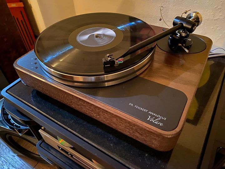 Dr. Feickert Analogue Volare Turntable with 9.5