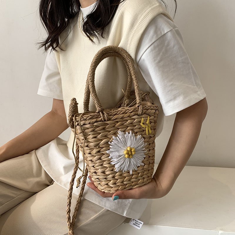 Handmade Small Daisy Straw Shoulder Bag for Women - Perfect for Beach, Picnic, and Summer Outfits