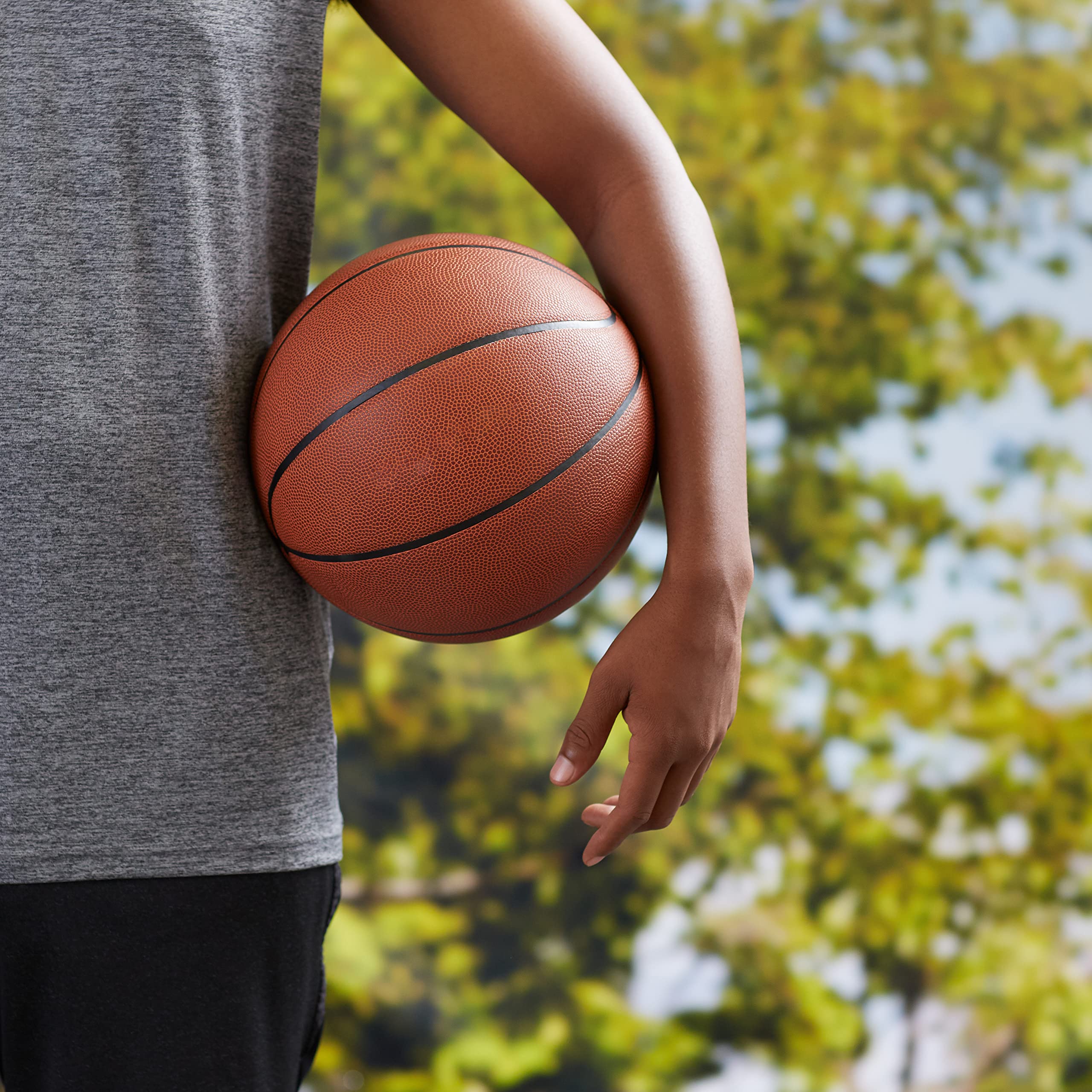 Amazon Basics PU Composite Basketball - Official Size 7 Indoor/Outdoor Game Ball for Men & Adults - Perfect for Training, Practice, and Competitive Play