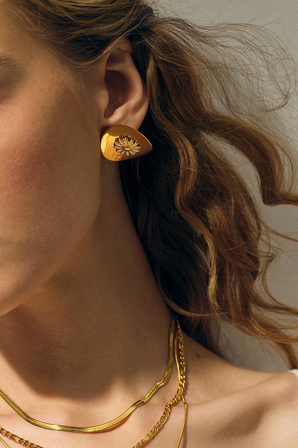 Trendy Daisy Disc Earrings for Women - Boho Floral Stud Earrings for Everyday Wear, Parties & Gifts | Hypoallergenic & Lightweight Fashion Jewelry