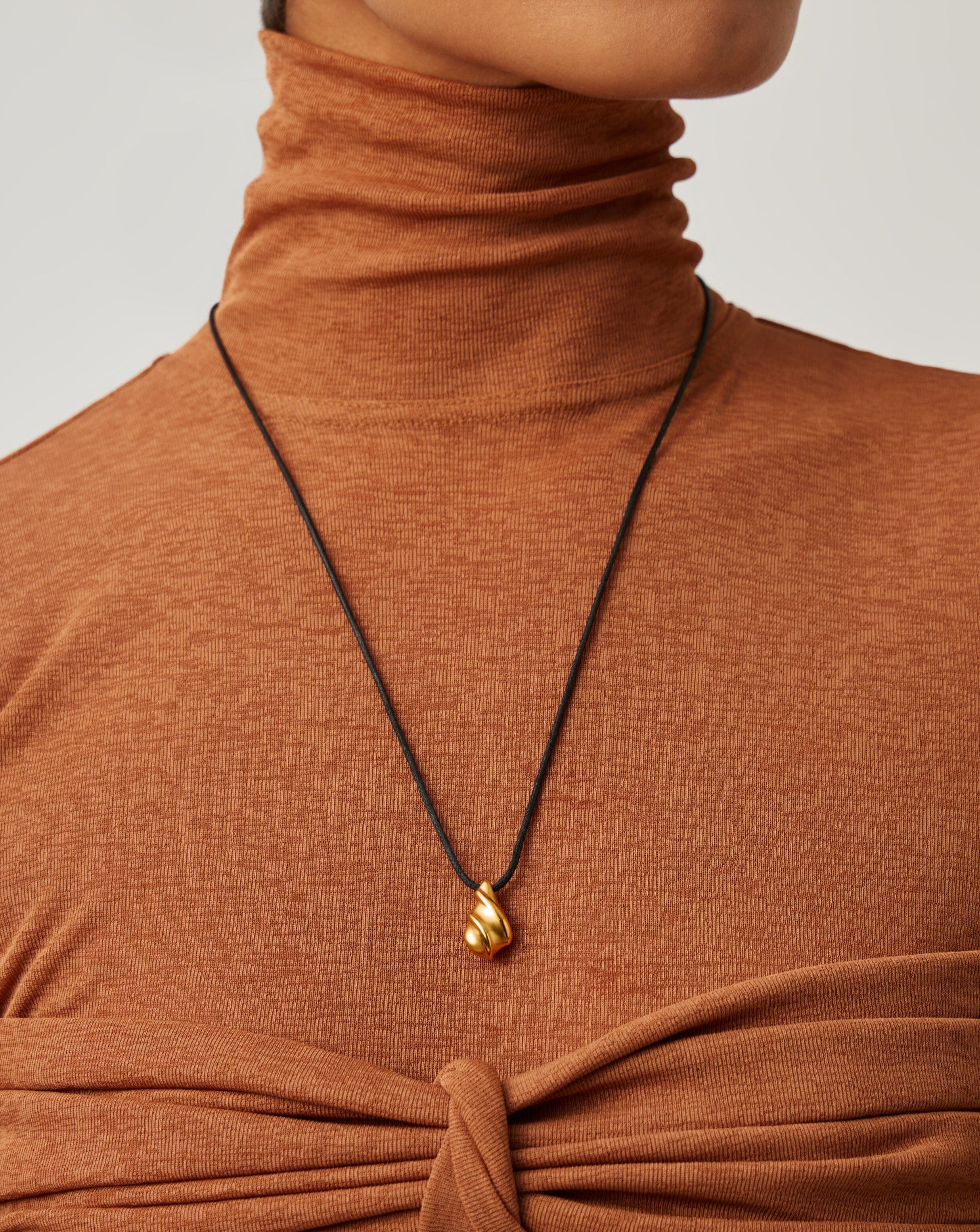 Savi Ridge Droplet Pendant Cord Necklace - 18k Gold Plated Elegant Minimalist Jewelry for Women | Perfect for Everyday Wear, Date Nights & Special Occasions