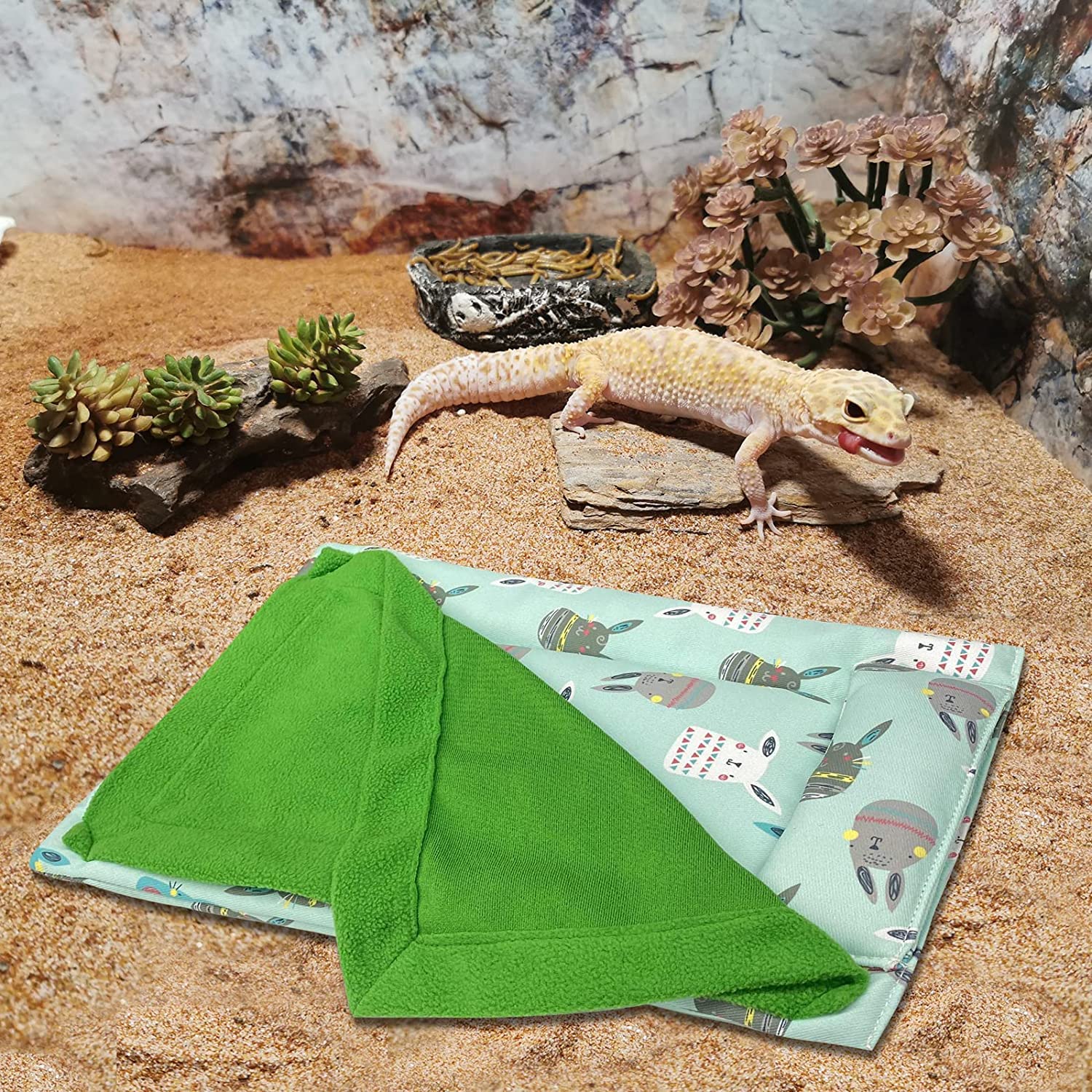 **Warm & Soft Small Animal Sleeping Bed for Bearded Dragons & Reptiles - Cozy Blanket & Pillow Set - Perfect for Lizards, Leopard Geckos (Green) - Ideal for Terrariums & Pet Habitats**