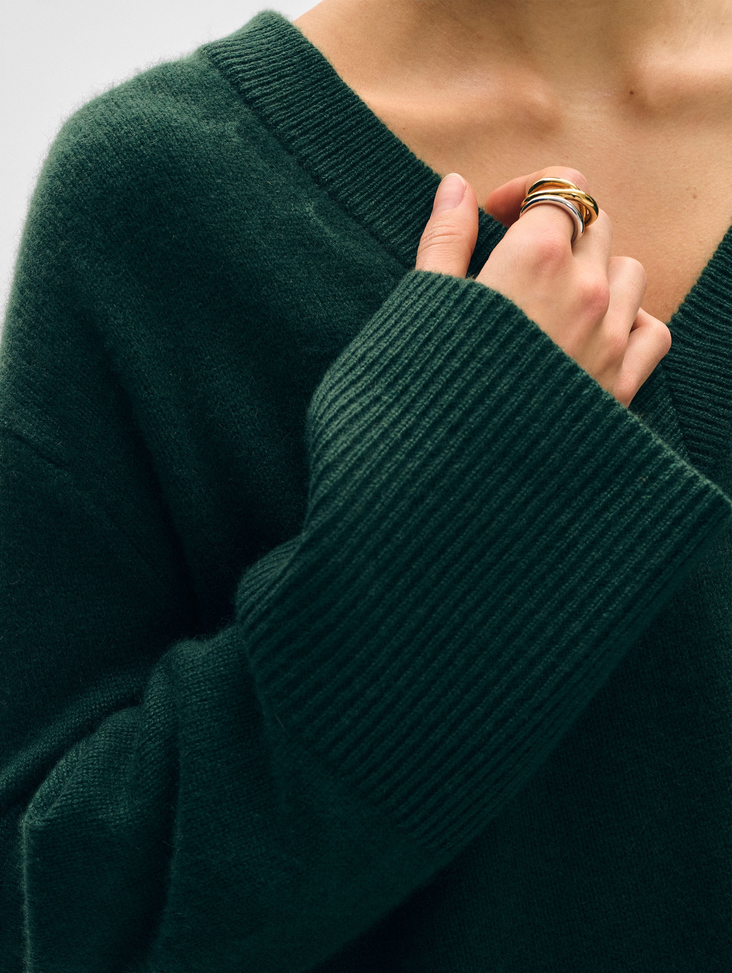 Luxury Cashmere V-Neck Sweater with Side Slits for Women - Perfect for Office Wear, Date Nights & Winter Layering