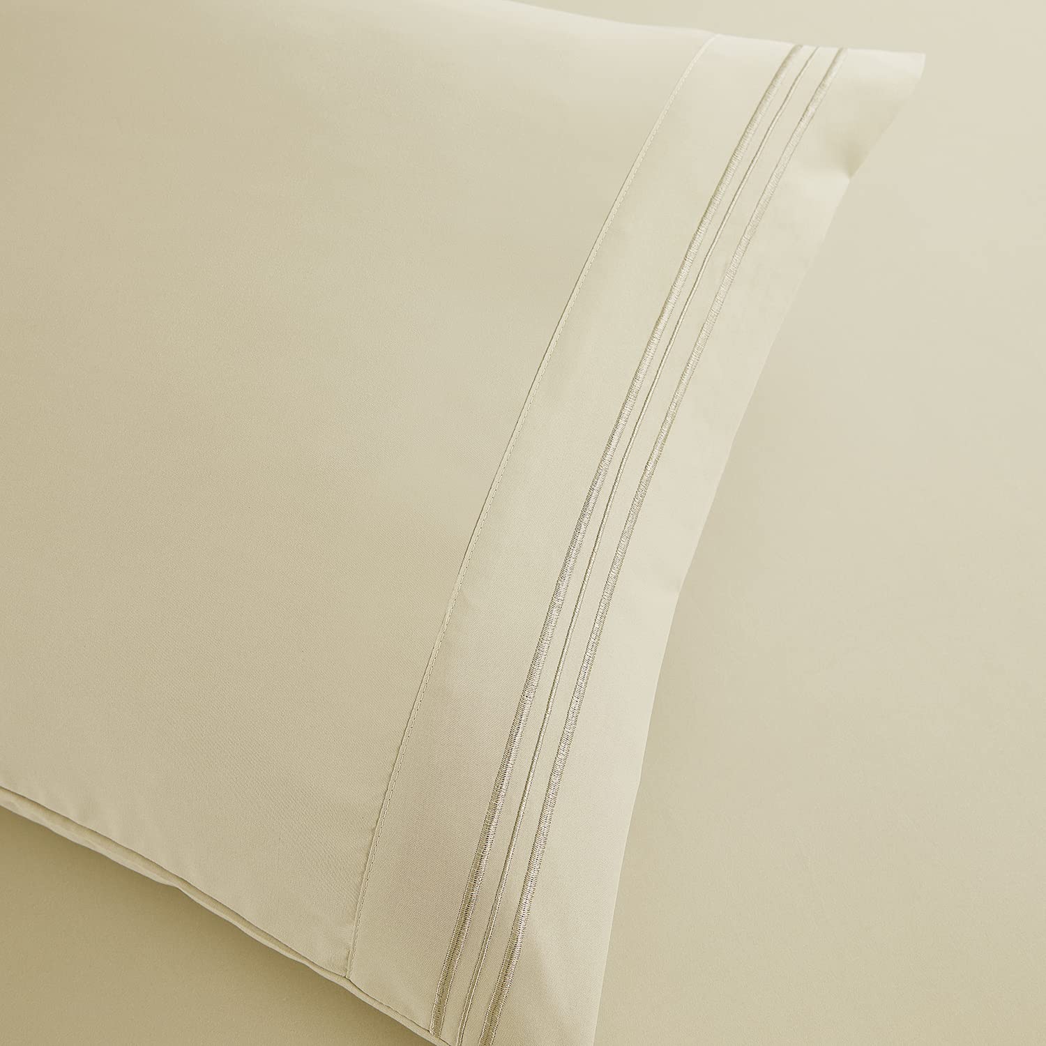 Premium Ultra Soft Microfiber Pillowcases Queen Size Set of 2 - Envelope Closure Standard Pillow Covers in Beige Cream - Perfect for Bedroom, Hotel, and Guest Room Comfort