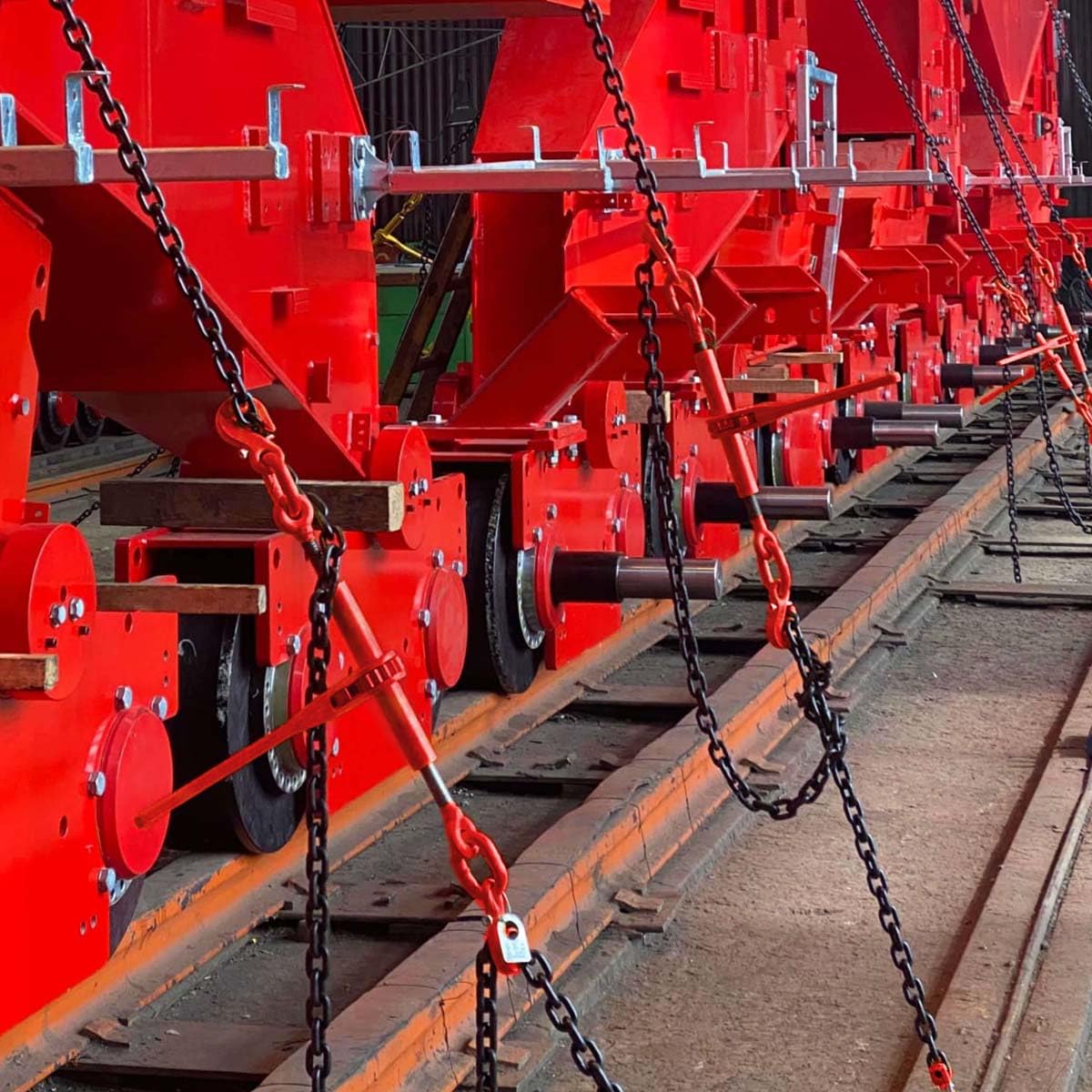 5/16'' - 3/8'' G80 Transport Chain Binder Set with Ratchet Load Binder (10ft Chain, 4,700lbs Capacity) - Heavy Duty Tie Down for Trucking, Towing & Cargo Securing