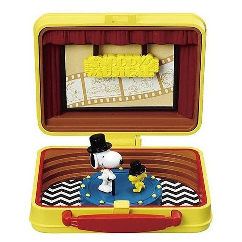 Peanuts Snoopy 4-Inch Mini Figure - Re-ment Little Lunchbox Museum Collectible - Perfect for Desk Decor, Gift Giving & Anime Fans