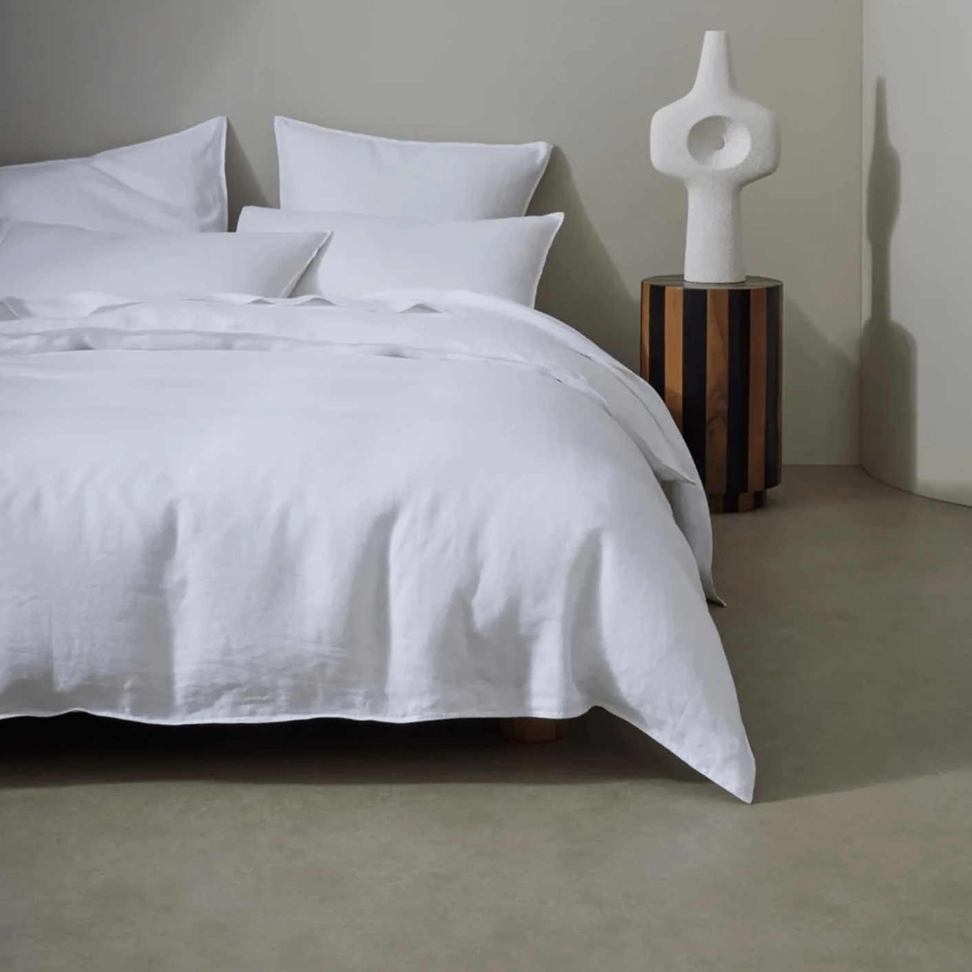 Premium Ravello White Linen Fitted Sheet - King Size, 100% Organic Cotton, Deep Pocket, Wrinkle Resistant - Perfect for Luxury Bedrooms, Guest Rooms & Vacation Homes