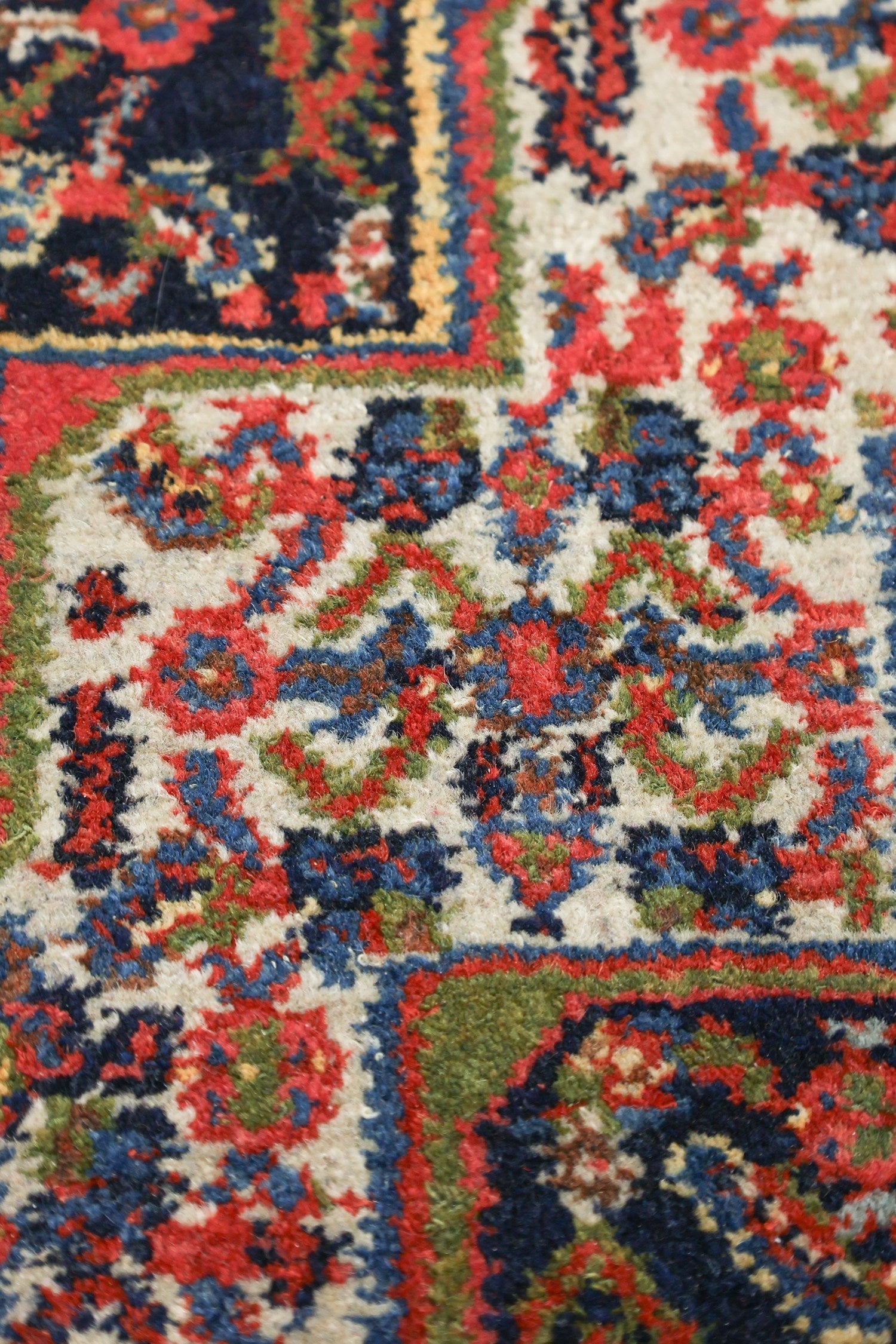 Antique Senneh Handwoven Traditional Persian Rug - J76411 - Perfect for Living Room, Bedroom & Home Decor