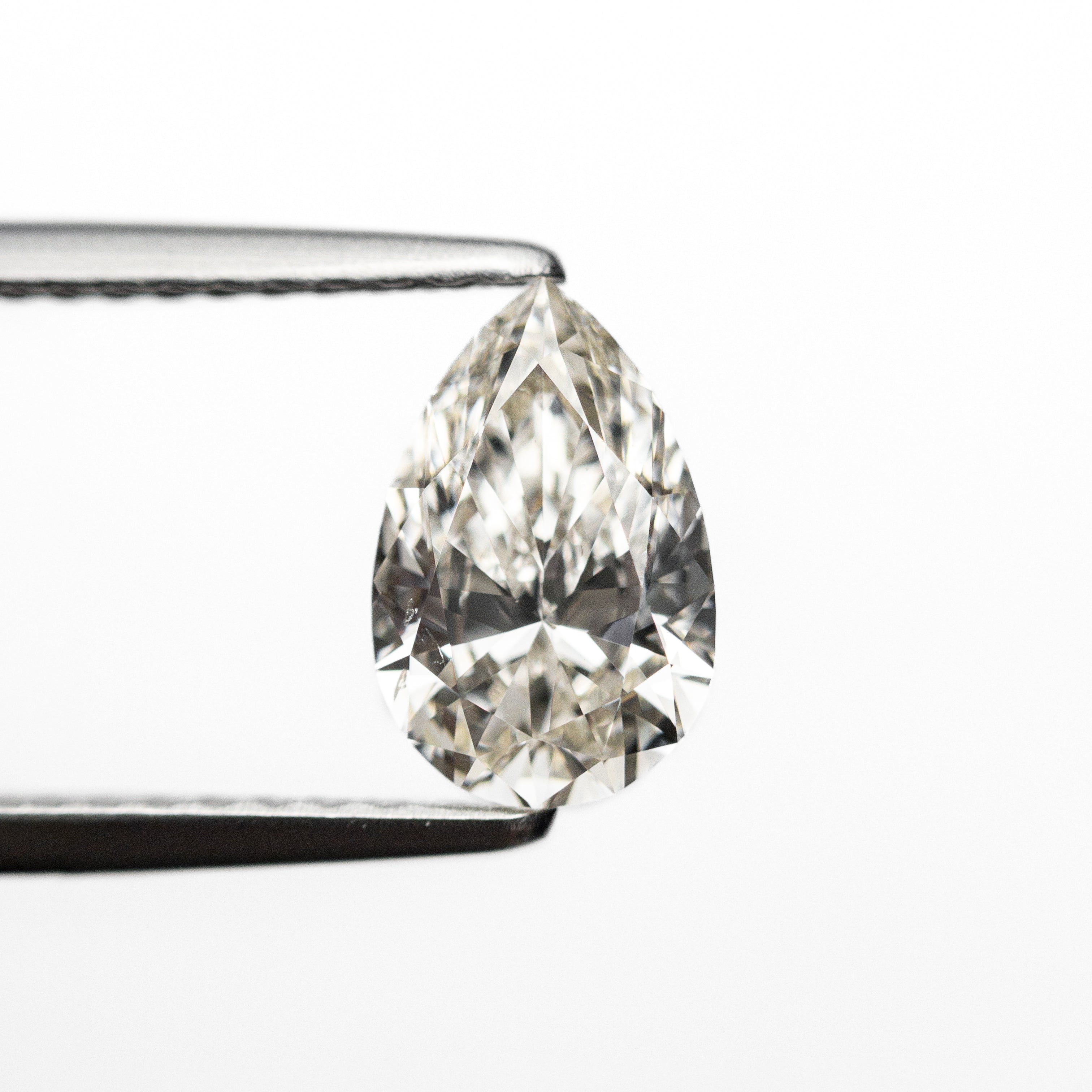 0.91ct Pear-Shaped Diamond (8.19x5.30x3.21mm) VS2 Clarity - Brilliant Cut Loose Gemstone for Engagement Rings & Jewelry Making