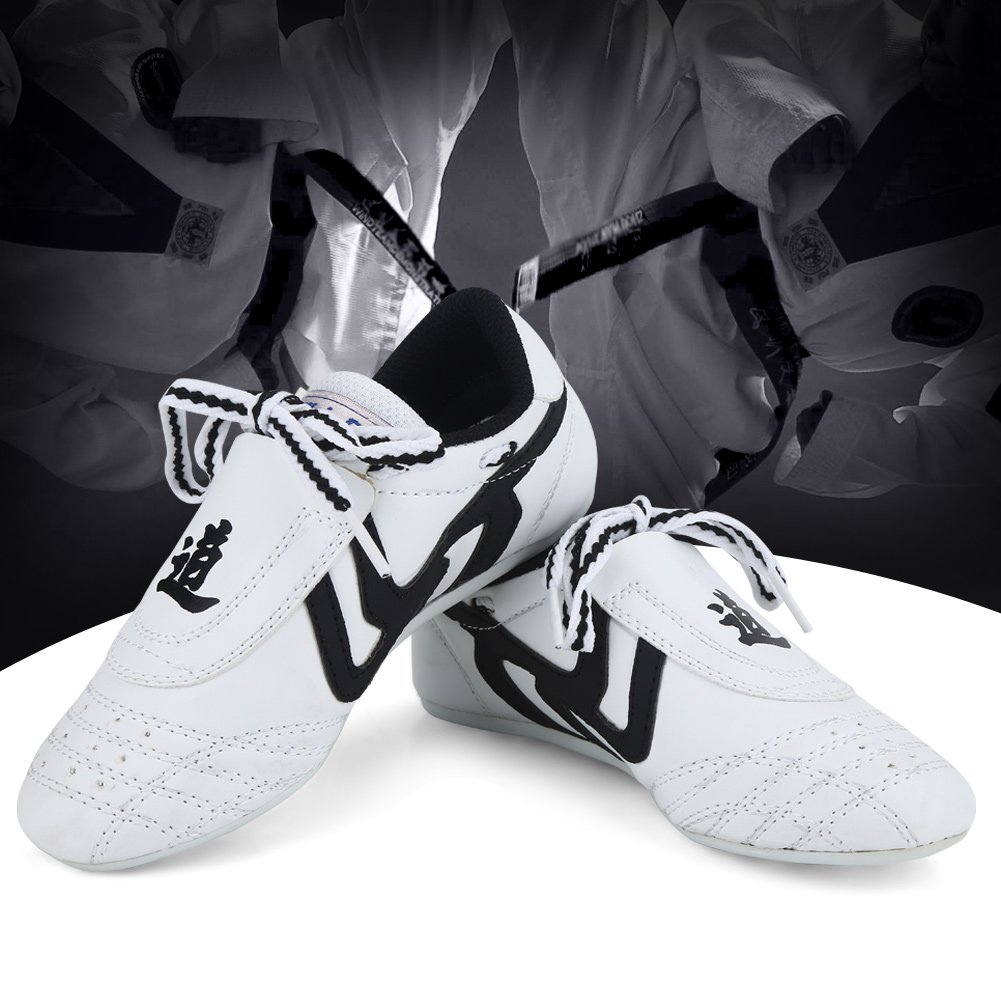 **Lightweight Taekwondo & Karate Shoes for Kids, Teens & Men - Martial Arts Training, Boxing, Kung Fu, Taichi (Size 31/19.4cm) - Perfect for Dojo, Gym & Competition**