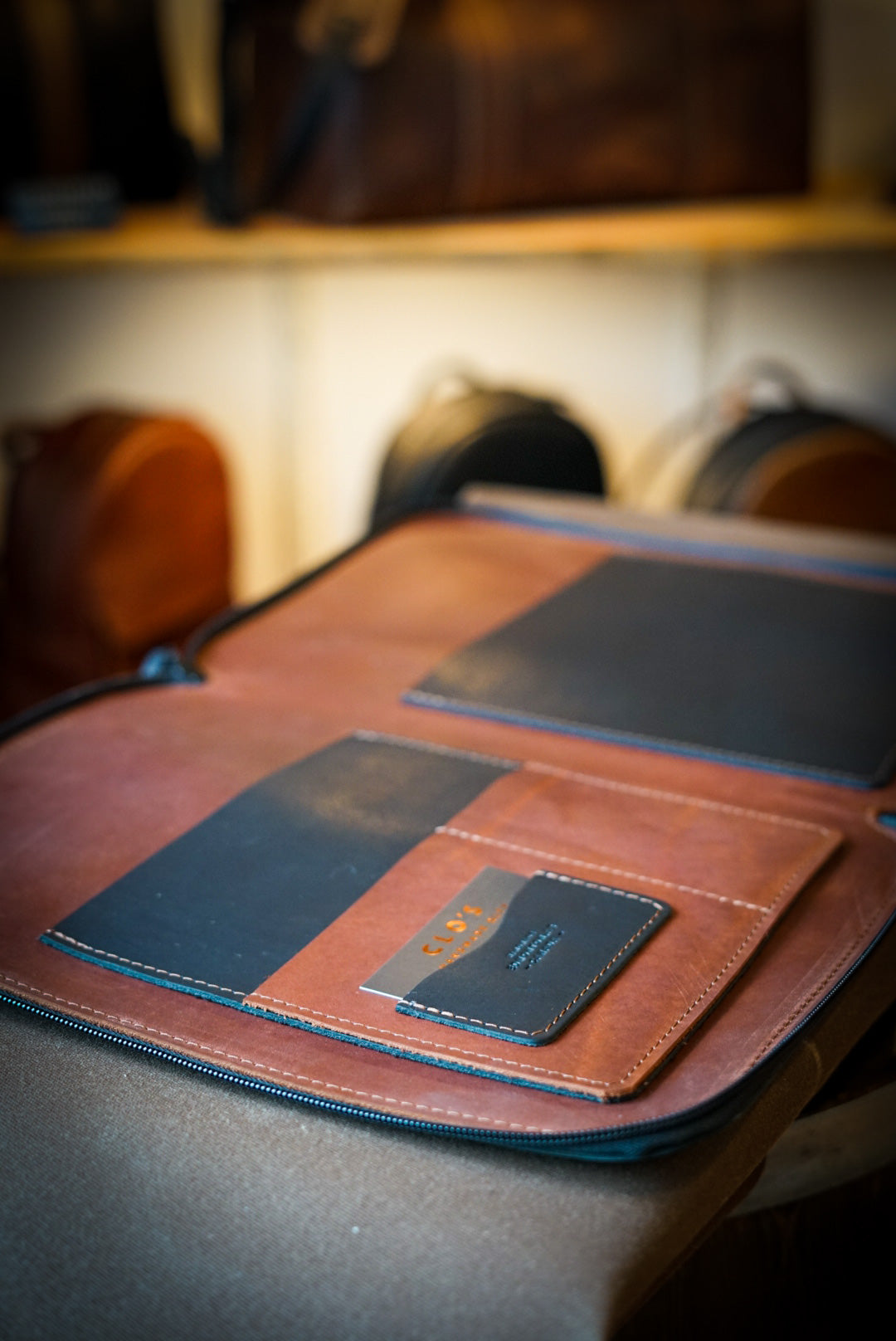 Premium Two-Tone Padfolio - Flat Black & Oro Logger Brown Leather Portfolio for Business Professionals | Perfect for Meetings, Presentations, and Office Organization