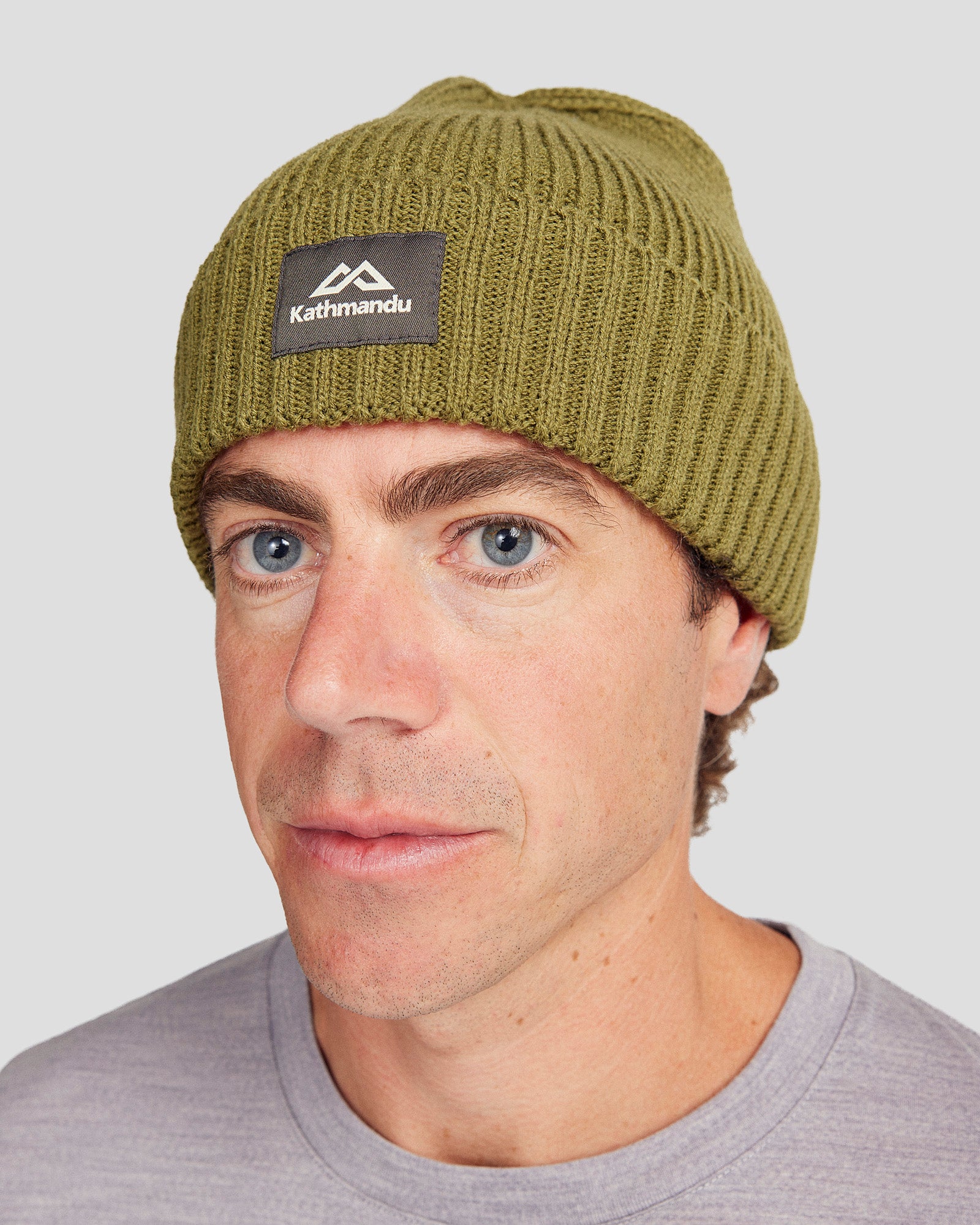 Badge Beanie 3.0 - Dark Fern Green Winter Hat with Embroidered Logo - Warm Knit Skull Cap for Men & Women - Perfect for Skiing, Snowboarding and Outdoor Activities