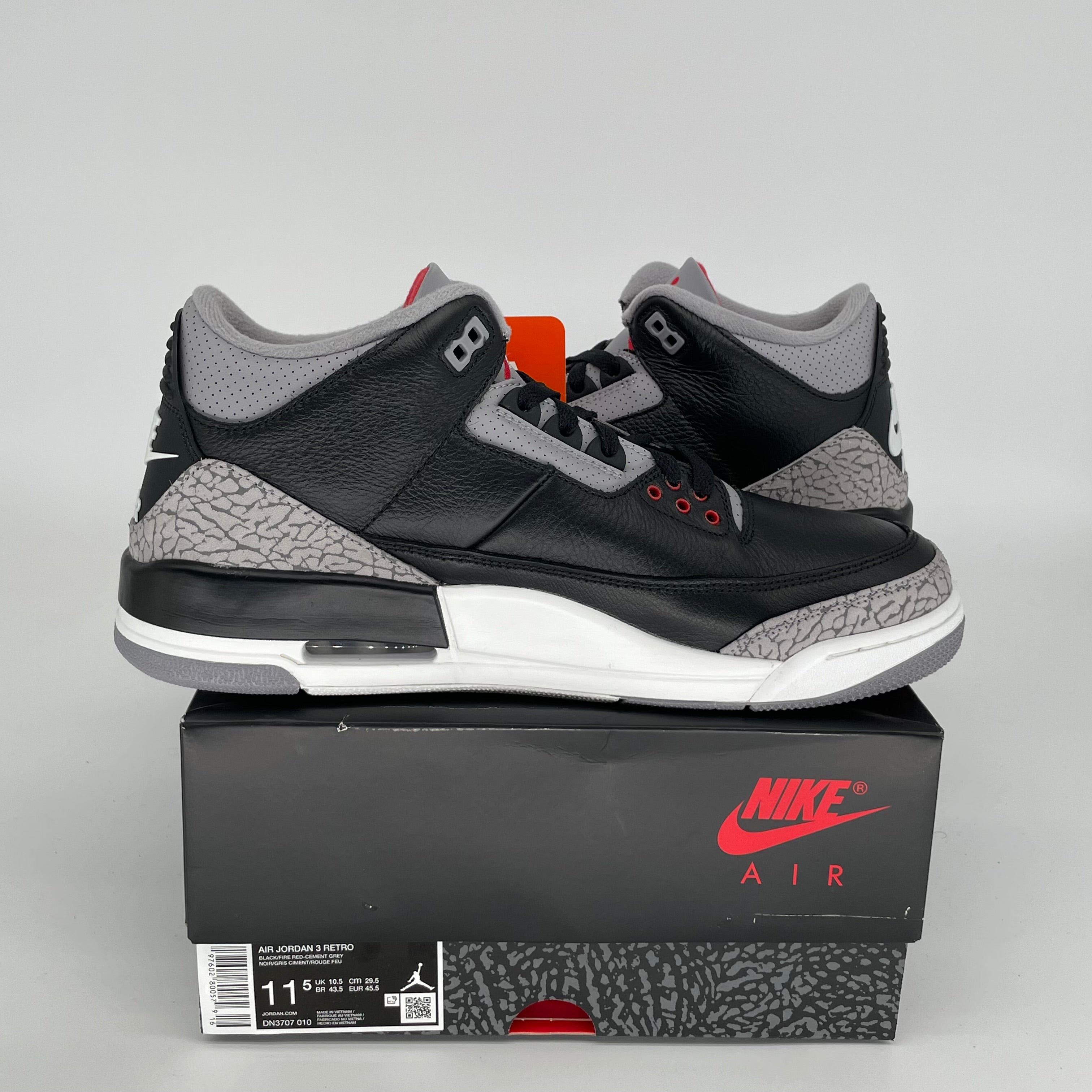 Original Title: AIR JORDAN 3 BLACK CEMENT SIZE 11.5 DN3707 010   Optimized Title: **Air Jordan 3 Retro Black Cement Men's Basketball Shoes Size 11.5 - DN3707-010 | Stylish Sneakers for Streetwear & Casual Outfits**