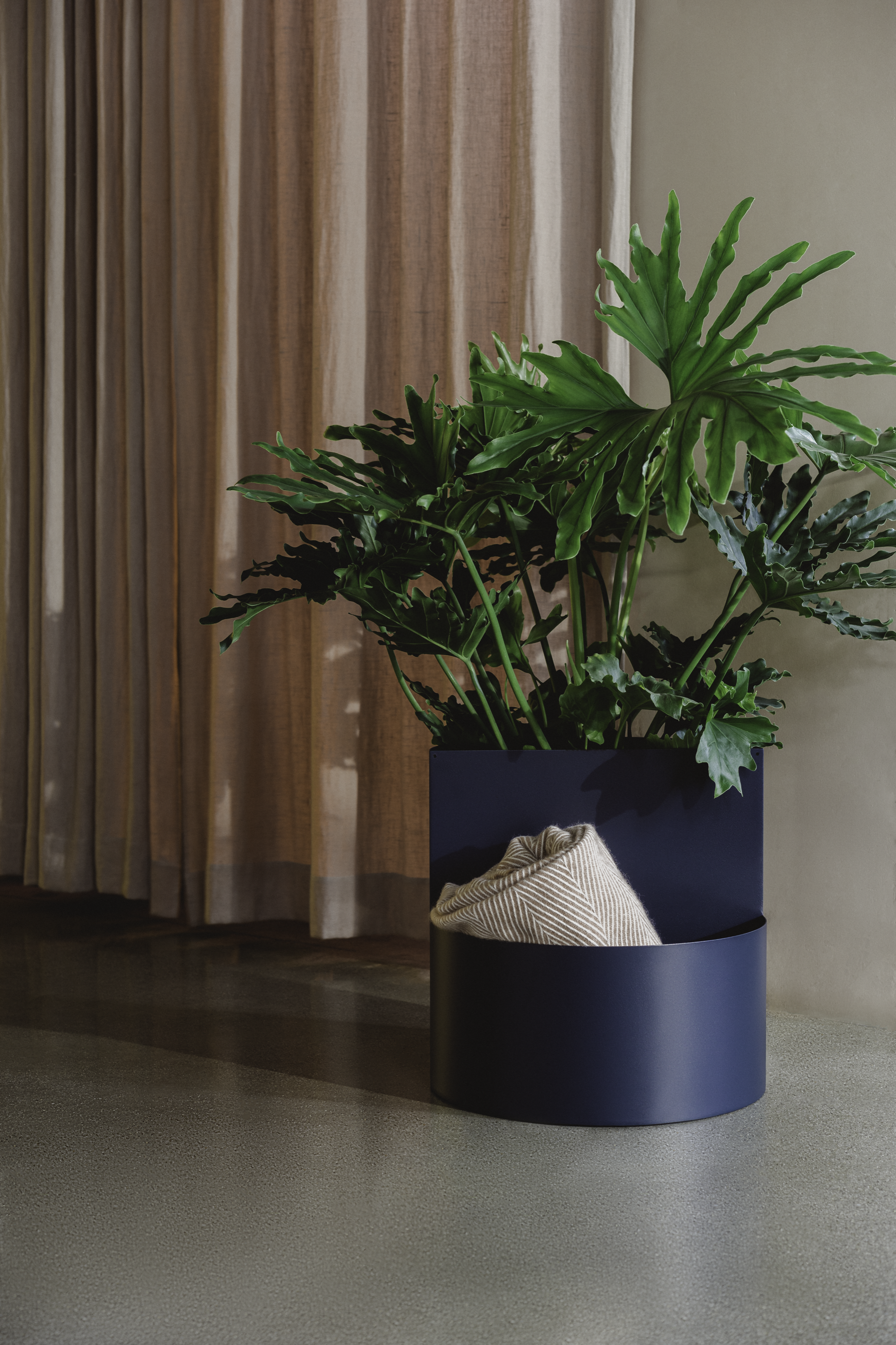 Owal Piazza Plant Pot - Modern Indoor Flower Pot for Home Decor, Office Desk, and Garden - Perfect for Succulents, Herbs, and Small Plants