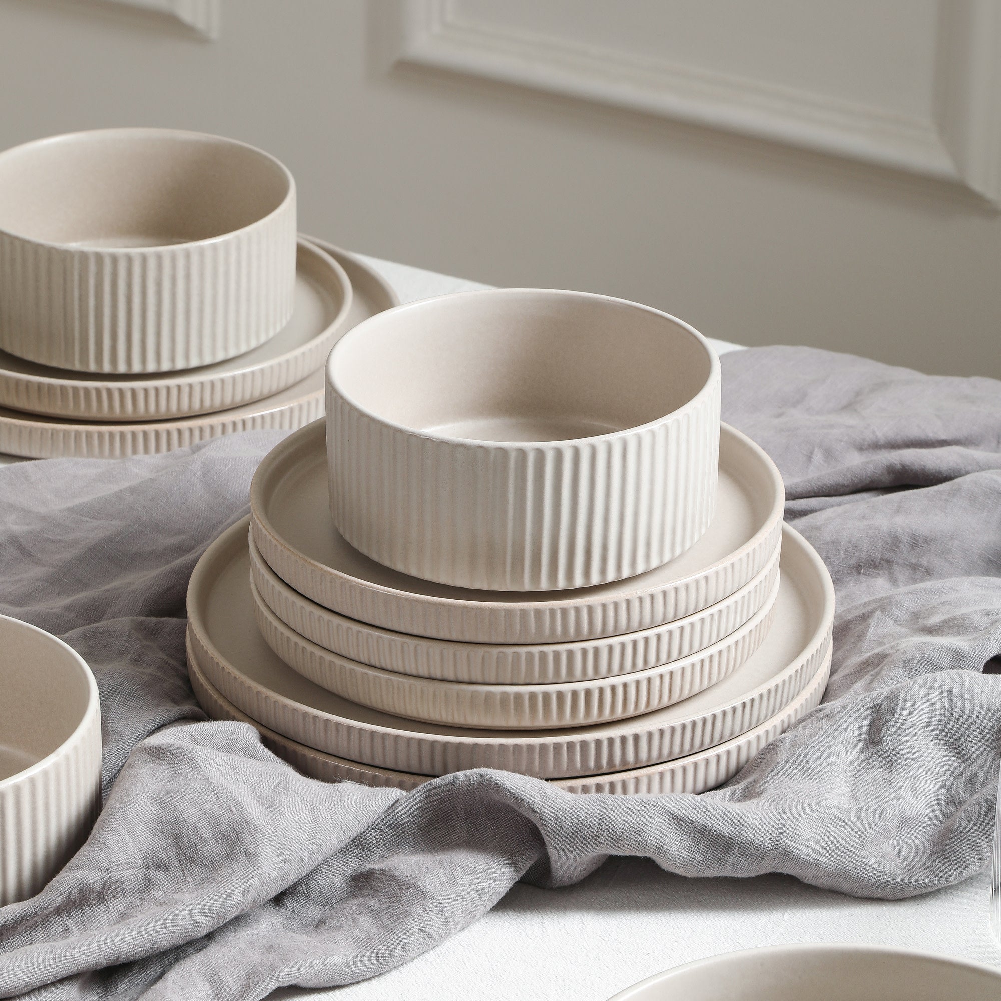 Haven Stoneware Dinnerware Set - 16-Piece Beige Ceramic Plates & Bowls for Everyday Dining, Family Meals & Entertaining Guests