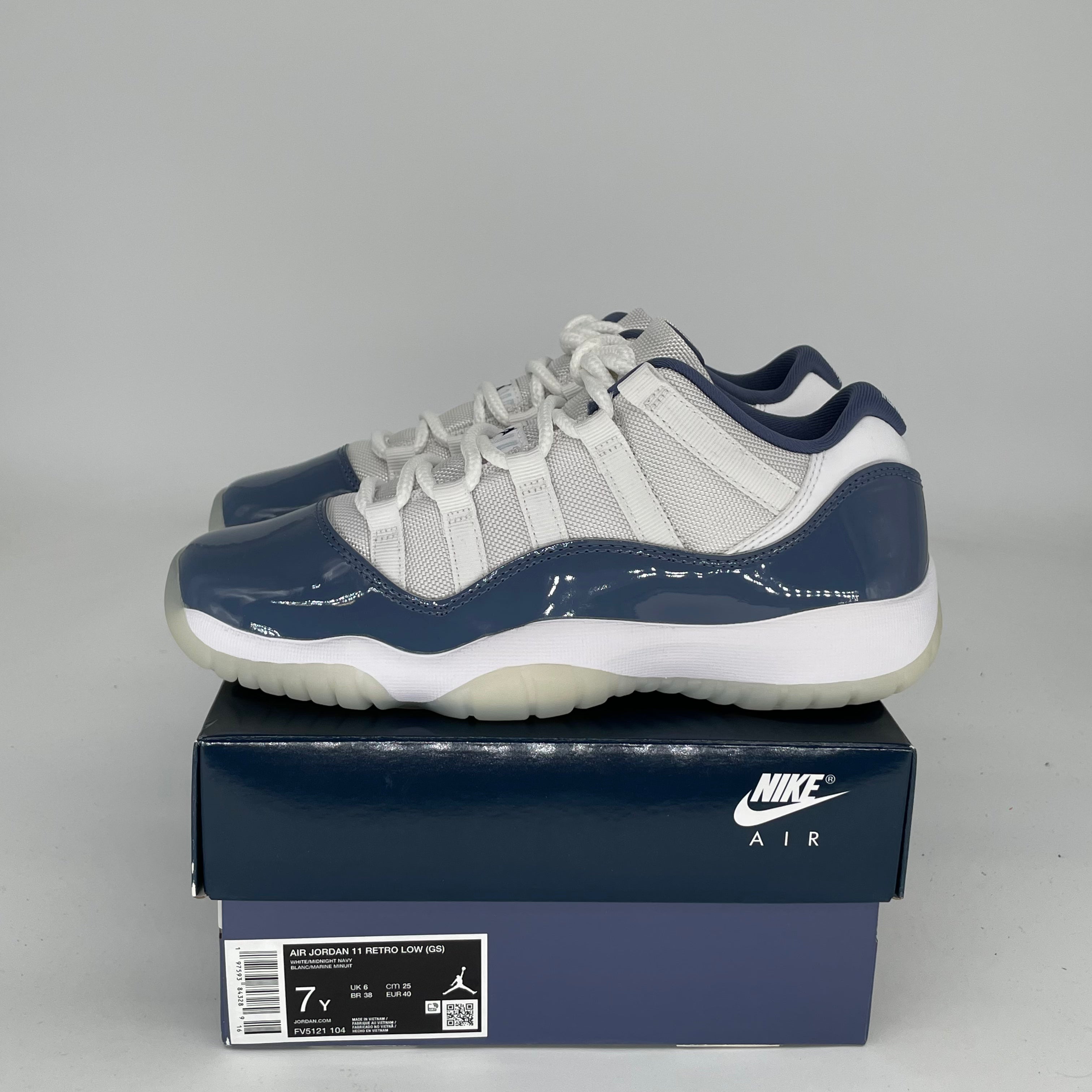 Air Jordan 11 Low Diffused Blue Men's Basketball Shoes Size 7Y - FV5121-104 | Retro Sneakers for Casual Wear & Sports Performance