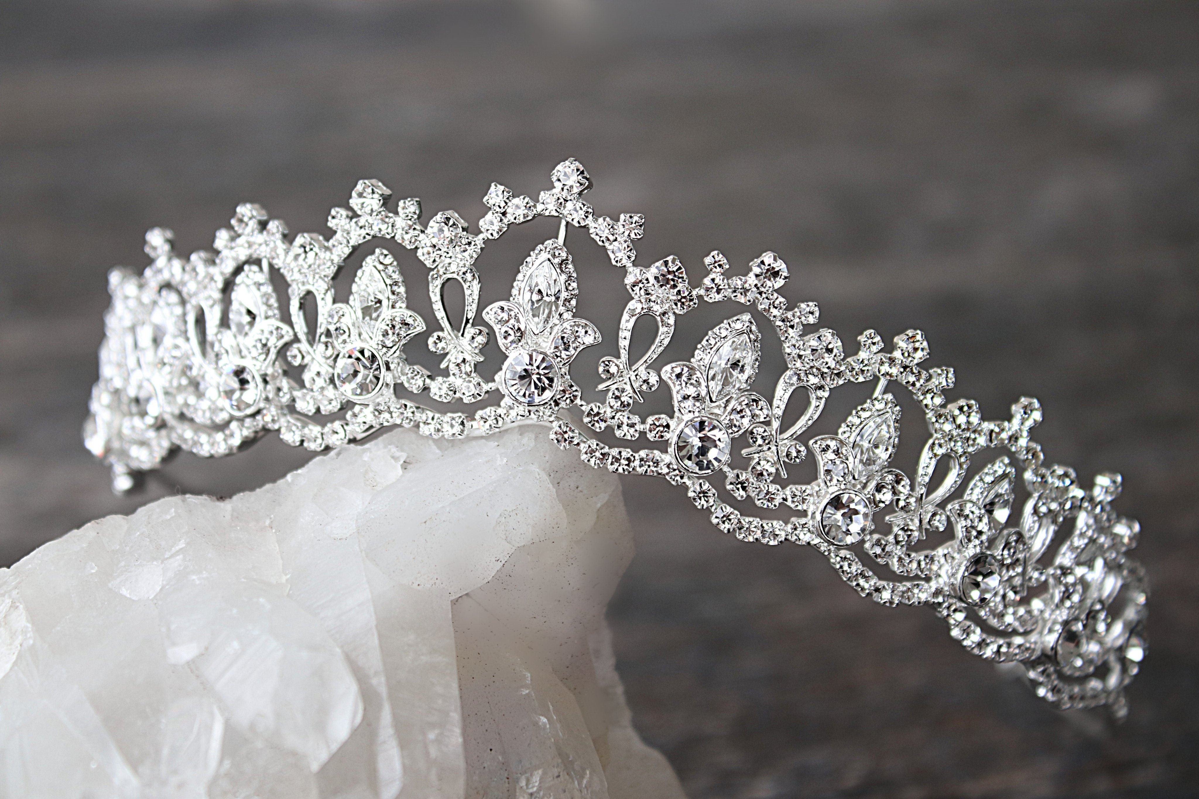 SERENA Gold Tiara Crown for Women - Elegant Bridal Headpiece, Wedding Party Accessories, Birthday Princess Costume - Perfect for Brides, Prom, Pageants & Special Occasions