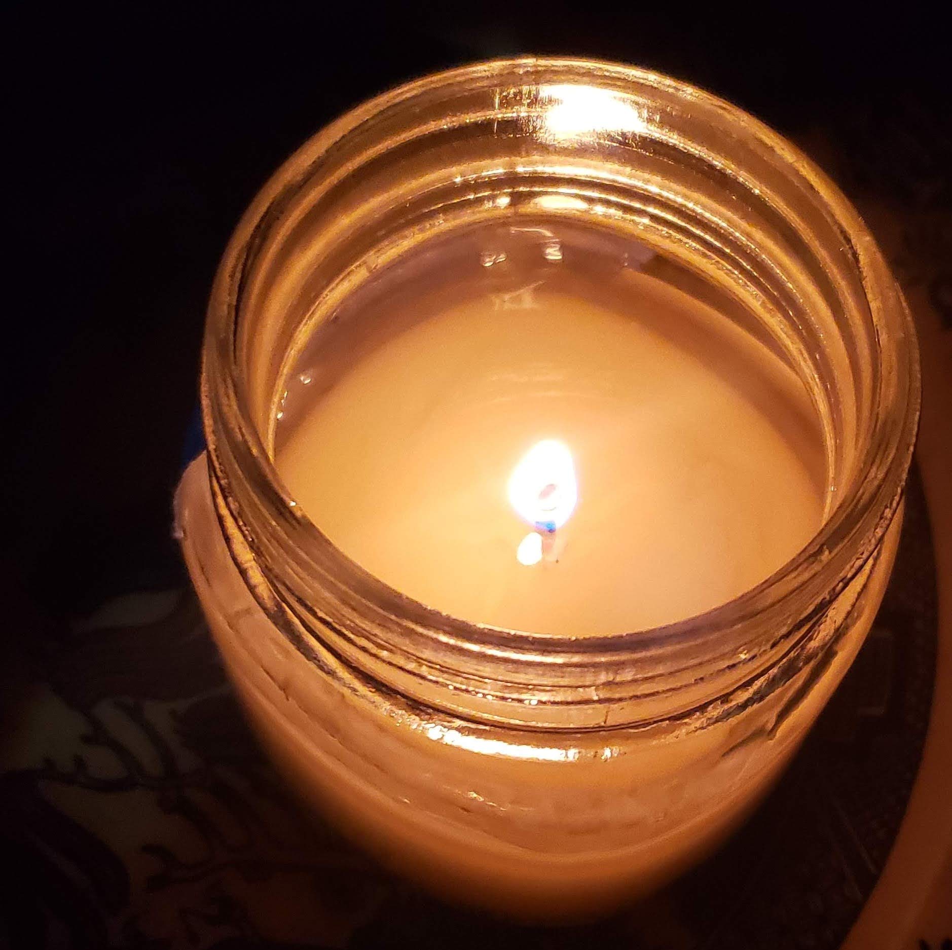 Hand-Poured Soy Wax Candle - Mistletoe Kisses Scent, 8 oz | Eco-Friendly, Long-Lasting Fragrance for Home, Office & Romantic Gifts