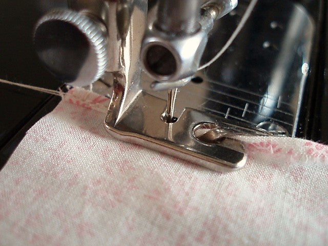 Vintage Original Singer 1/8 Inch Narrow Rolled Hemmer Foot - Perfect for Delicate Fabrics, Lace Edging & Quilting Projects (Sewing Machine Attachment)