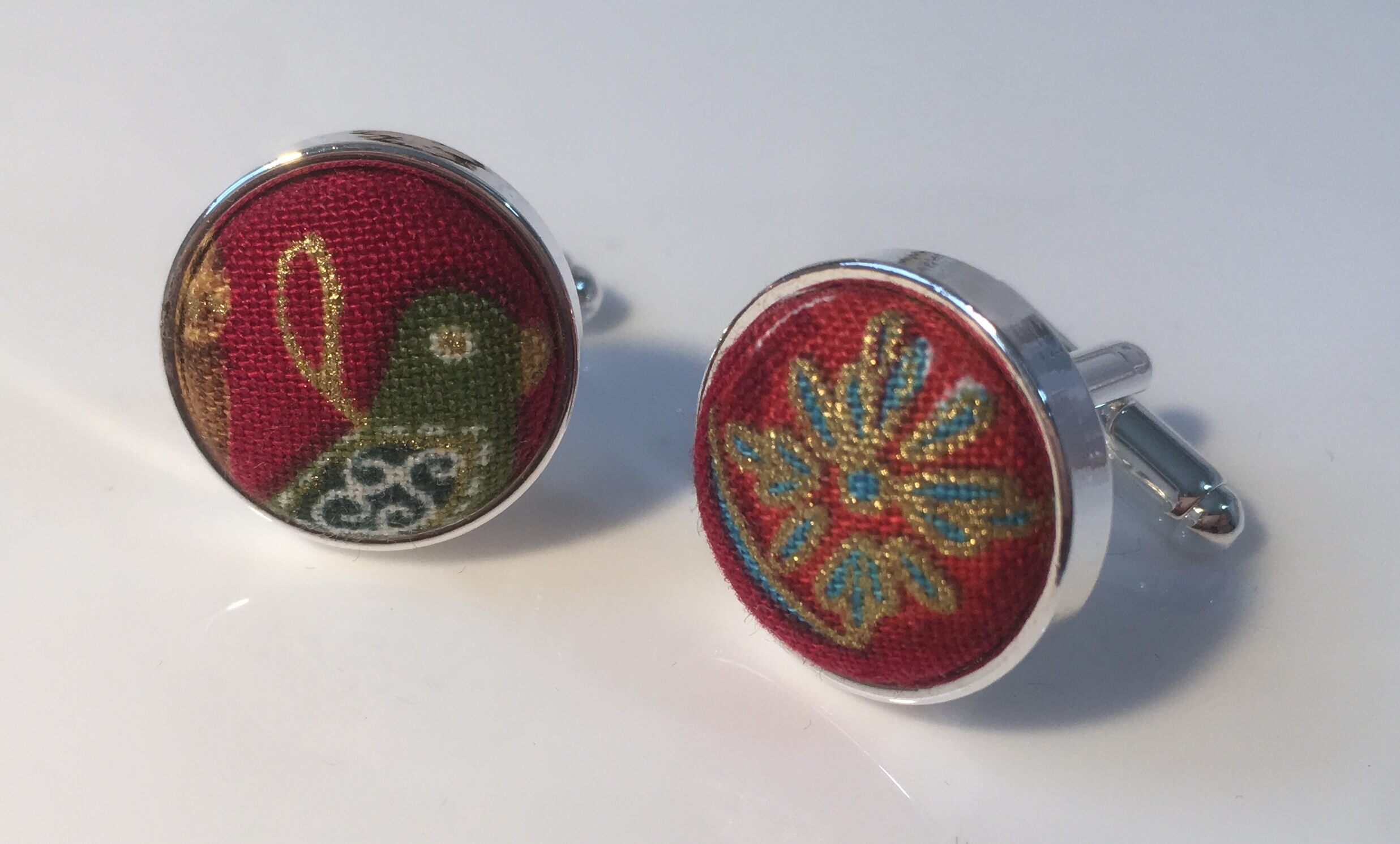 Elegant Christmas Baubles Cufflinks - Festive Holiday Jewelry for Men - Perfect for Office Parties, Weddings & Gift Giving