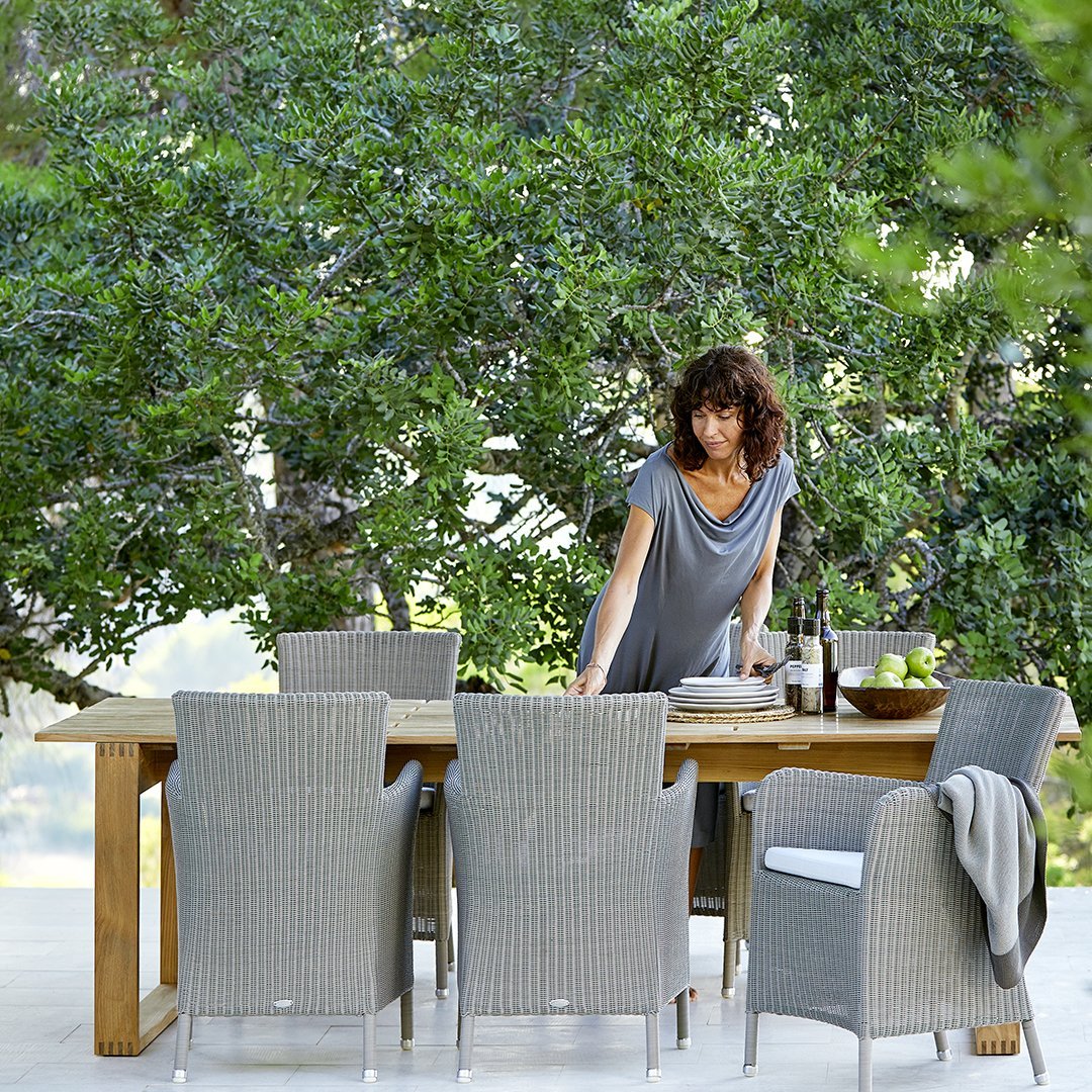 Endless Outdoor Dining Table - Durable Weatherproof Patio Table for Backyard, Garden & Poolside - Perfect for BBQs, Parties & Al Fresco Dining