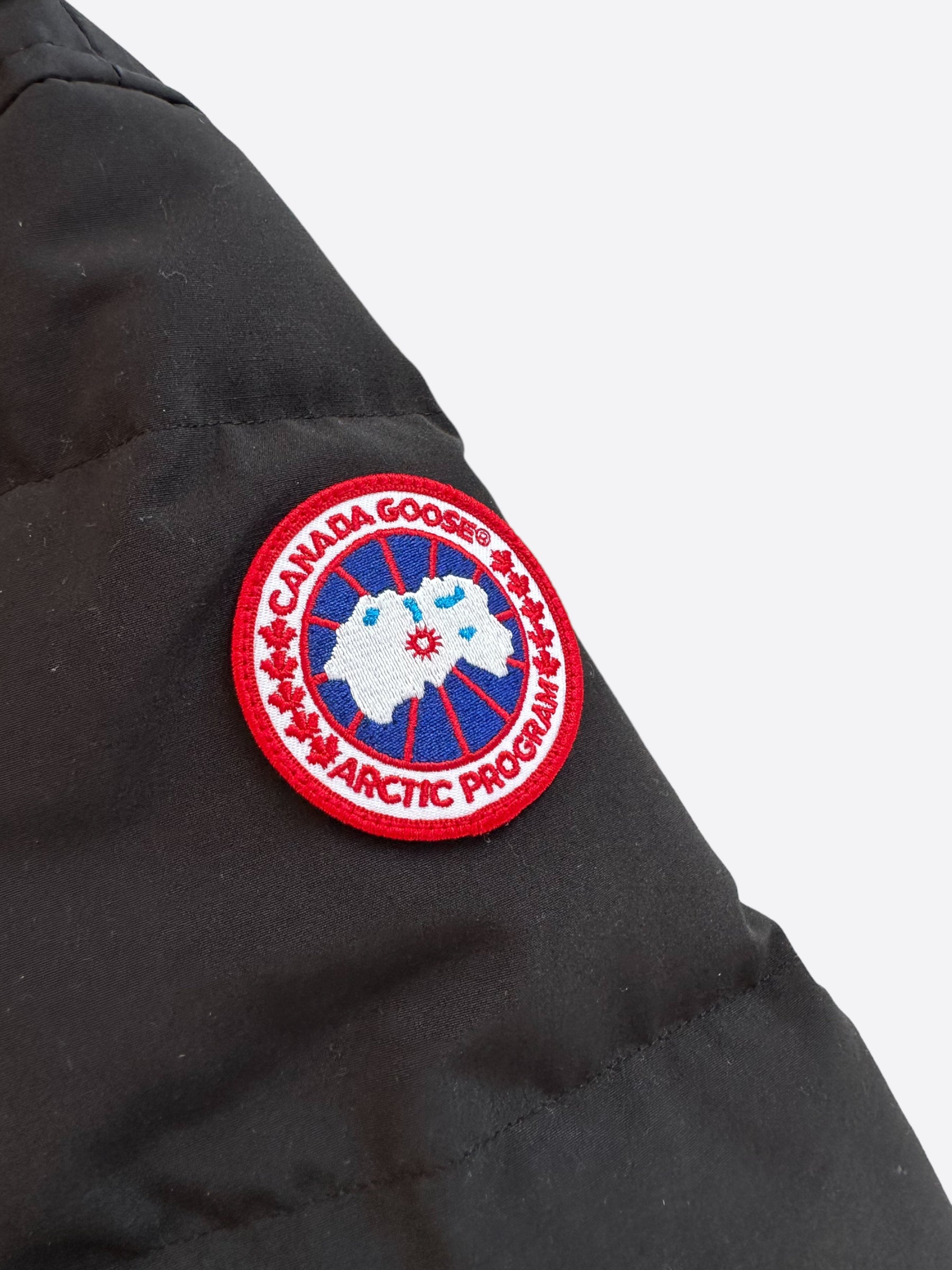 Canada Goose Black Wyndham Men's Parka Jacket - Premium Winter Coat for Extreme Cold Weather - Ideal for Outdoor Activities, Skiing & Urban Fashion