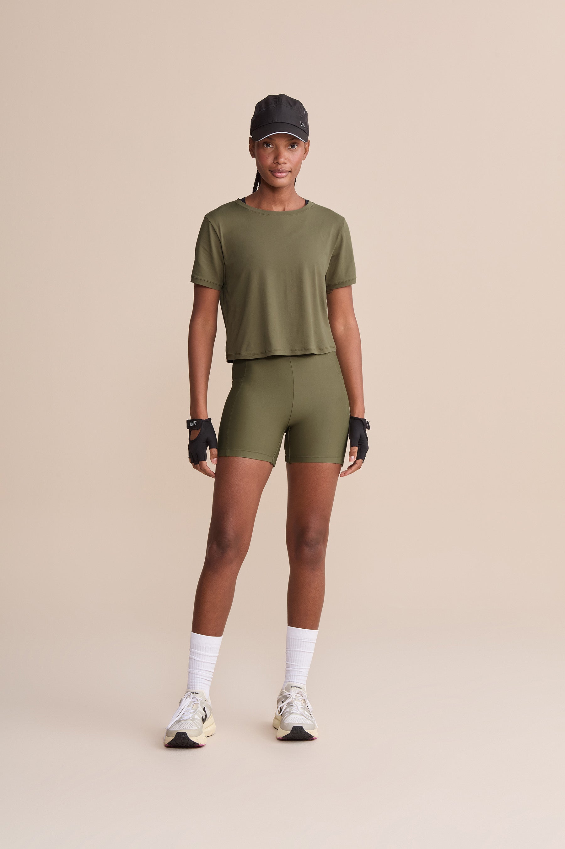 Stylish Broad Cropped T-Shirt for Women - Trendy Casual Summer Top - Perfect for Beach, Streetwear & Everyday Outfits